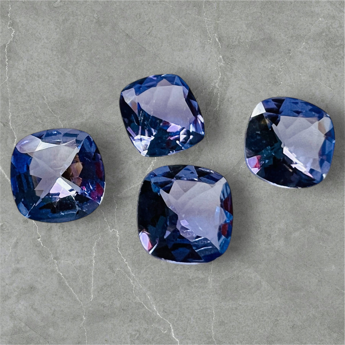 TANZANIT NATURALNY PODUSZKA 5X5 mm