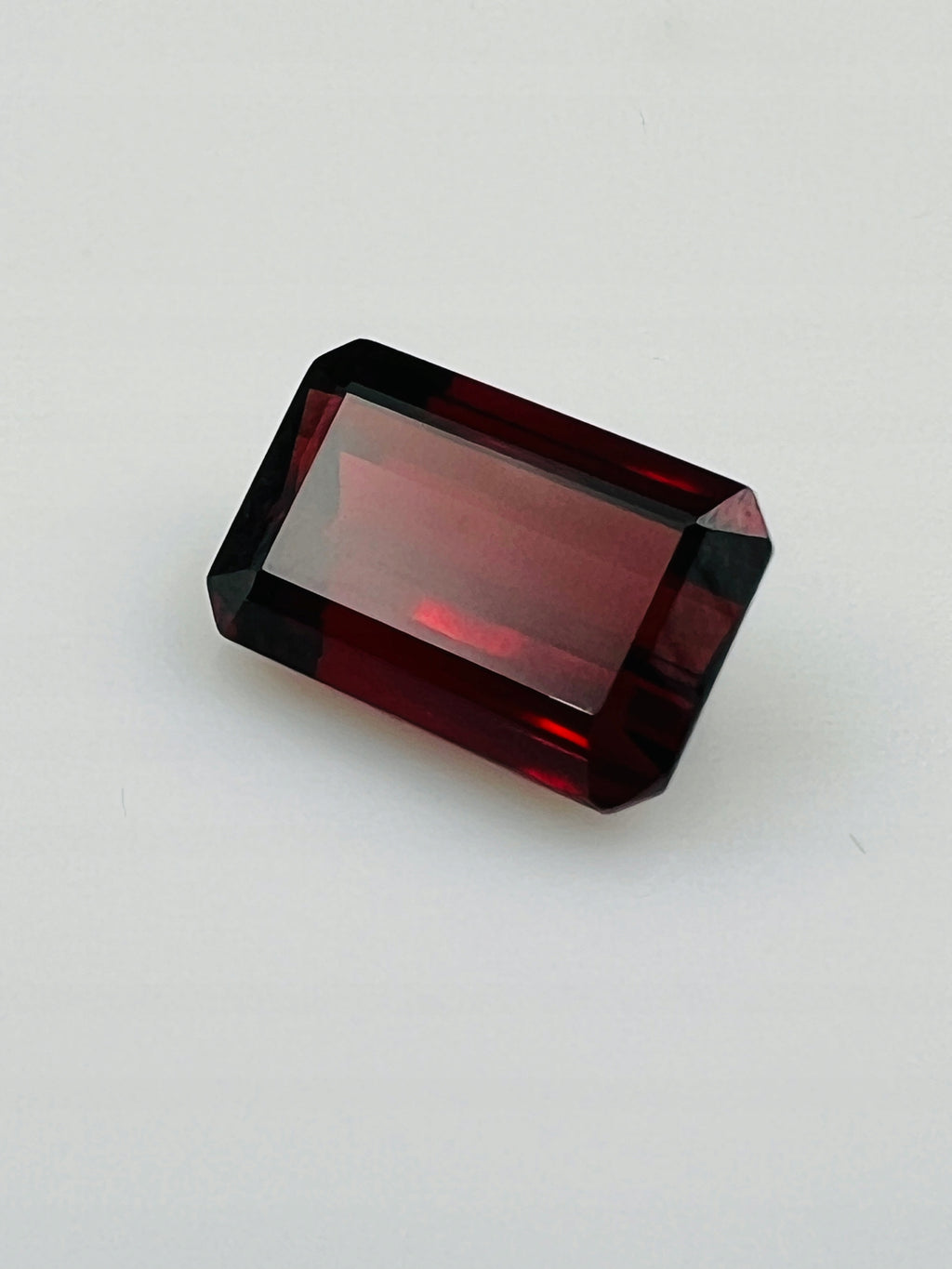 GRANAT CZERWONY OŚMIOKĄT 14,4X9,8 mm