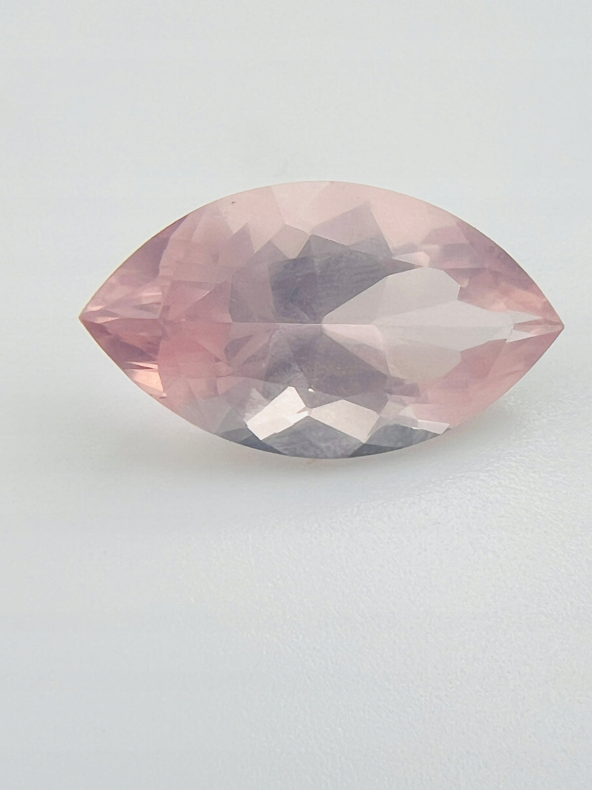 KWARC RÓŻOWY MARKIZA 23,4x13 mm