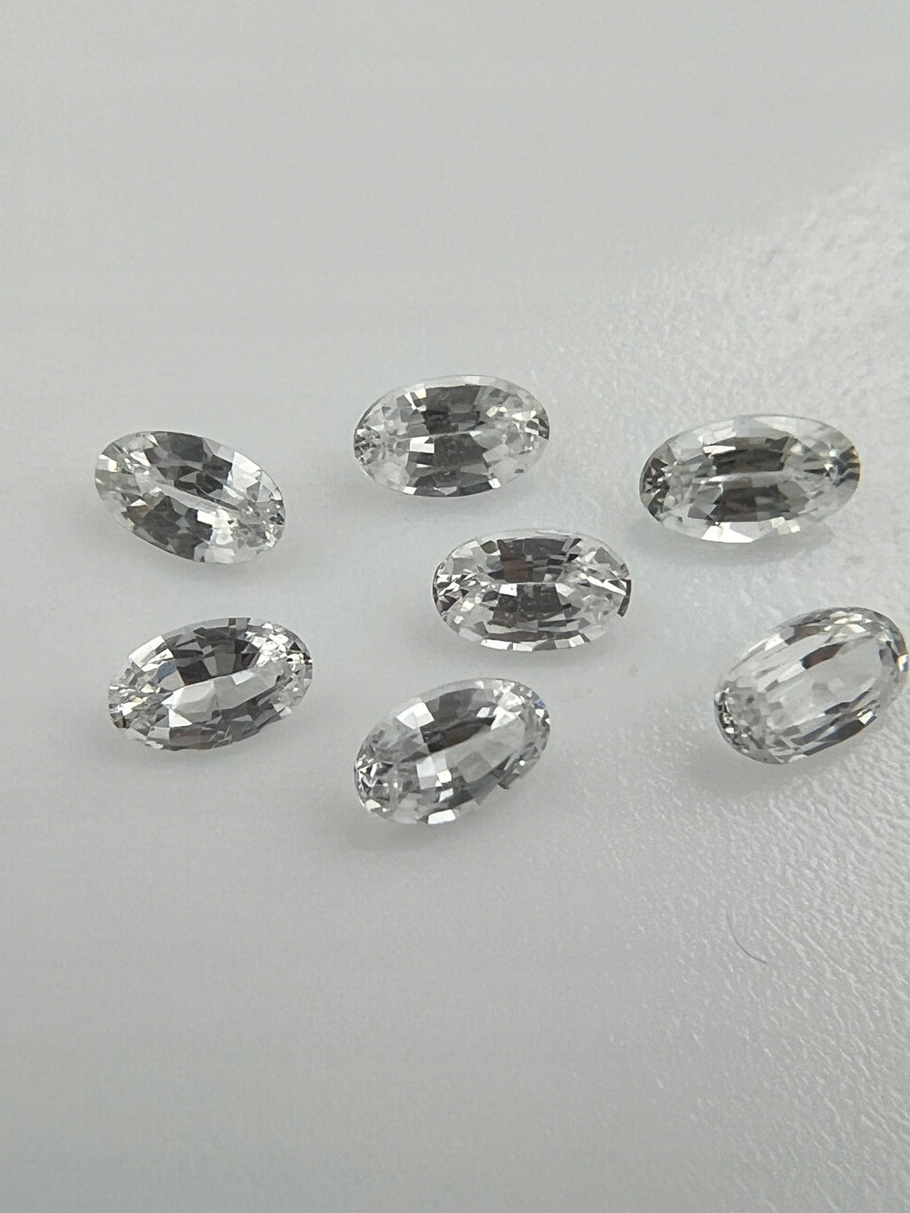 SZAFIR BIAŁY OWAL 5X3 mm