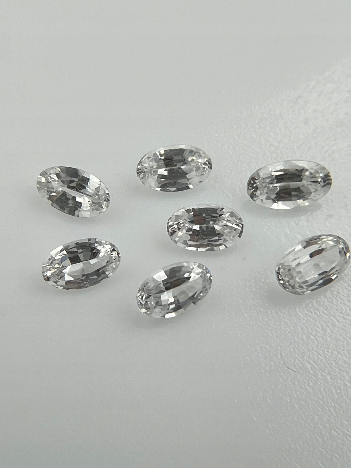 SZAFIR BIAŁY OWAL 5X3 mm