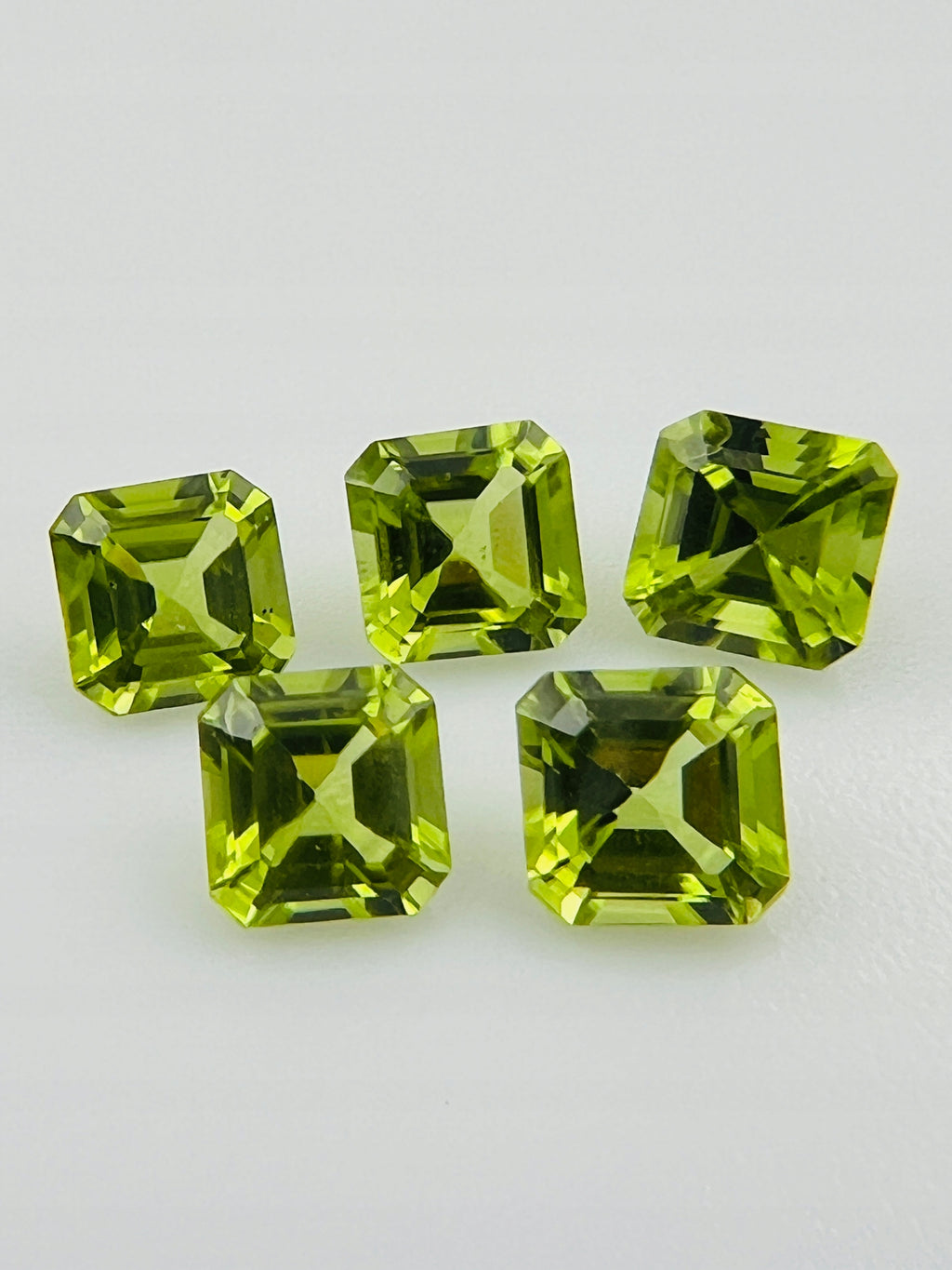 PERYDOT/OLIWIN SZLIF ASSCHER 6X6 mm
