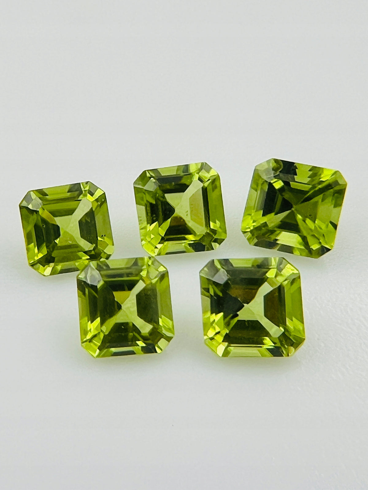 PERYDOT/OLIWIN SZLIF ASSCHER 6X6 mm