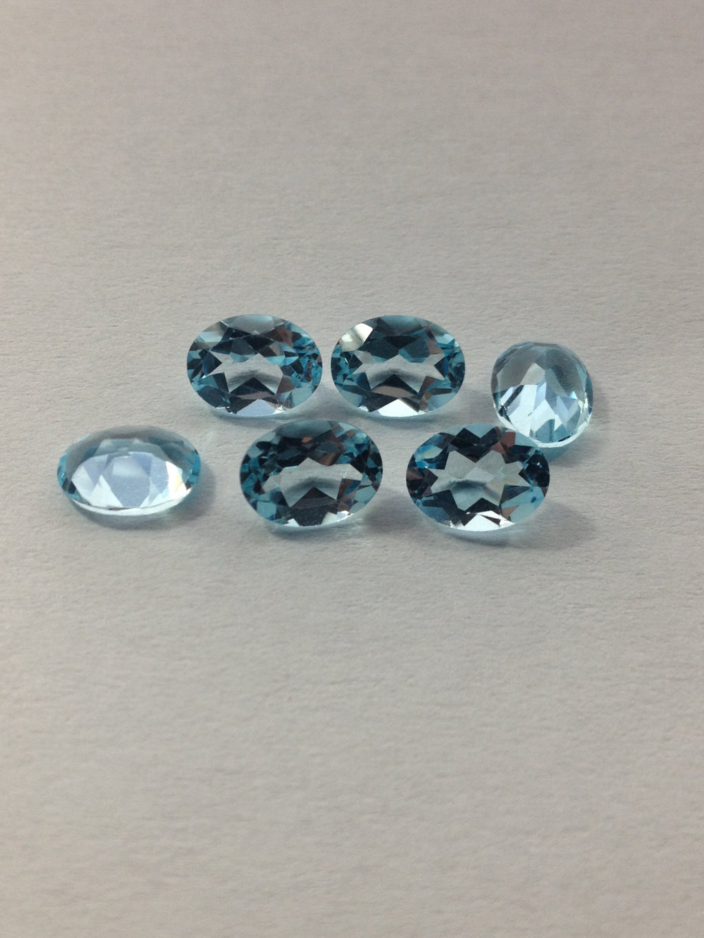 TOPAZ SKY JASNOBŁĘKITNY NATURALNY OWAL 8X6 mm
