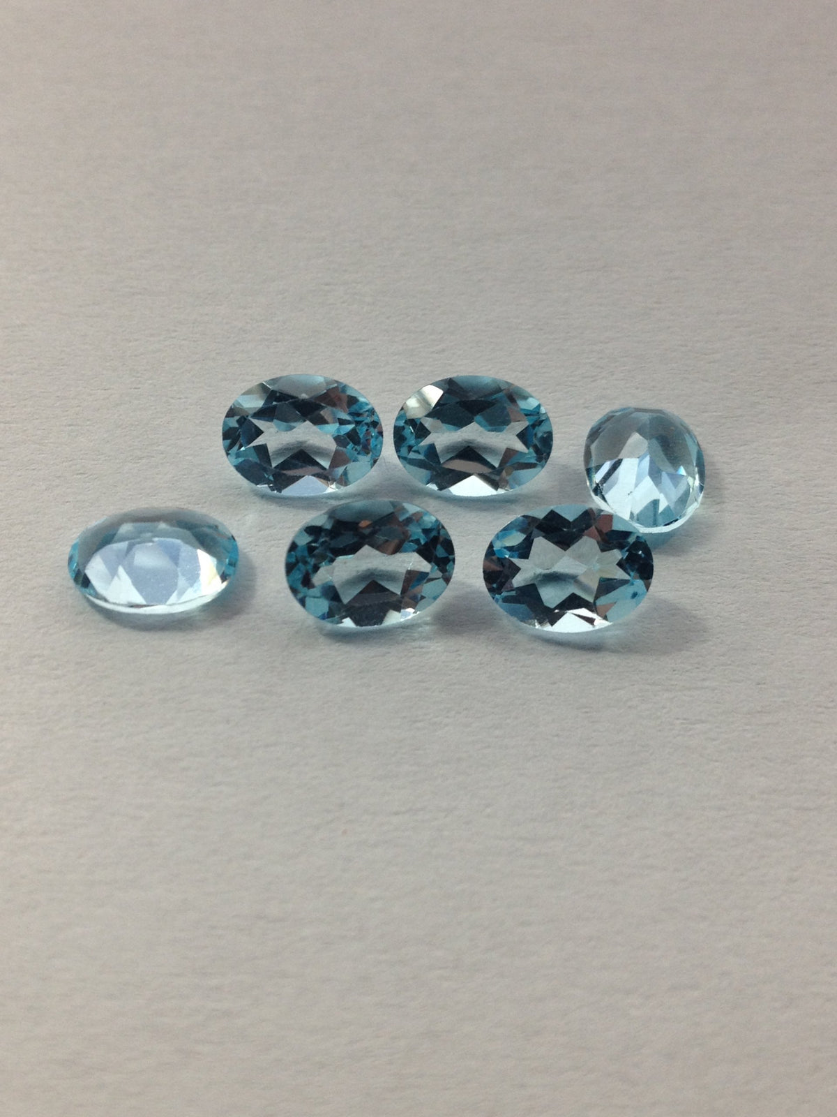 TOPAZ SKY JASNOBŁĘKITNY NATURALNY OWAL 8X6 mm