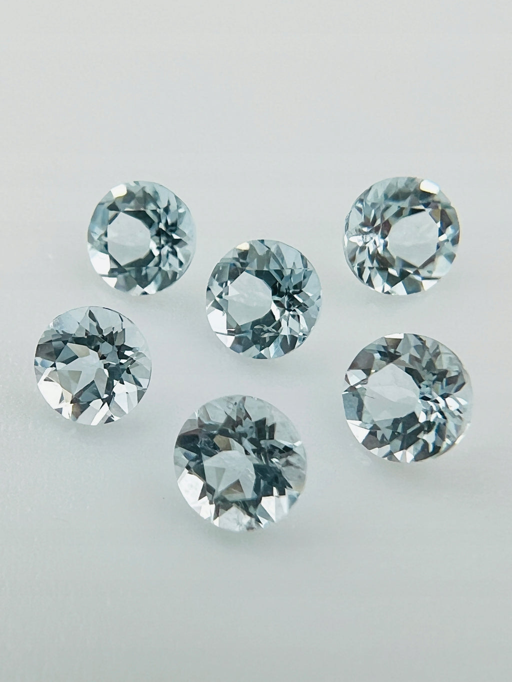 AKWAMARYN NATURALNY 4 MM SZTUKA