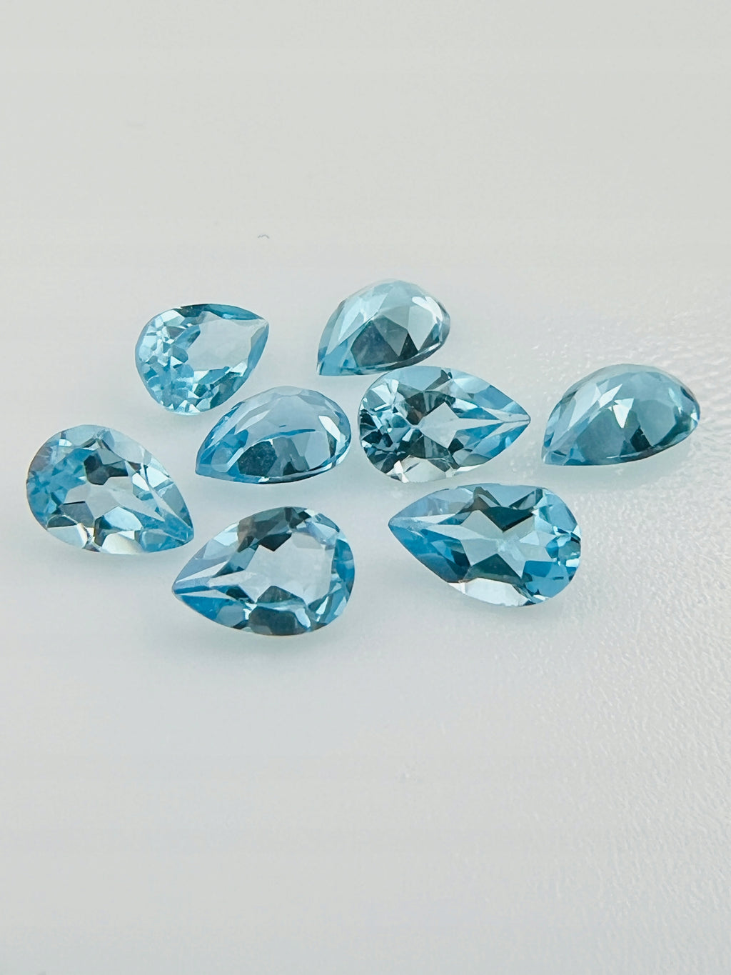 TOPAZ BLUE SWISS ŁEZKA 6X4 mm