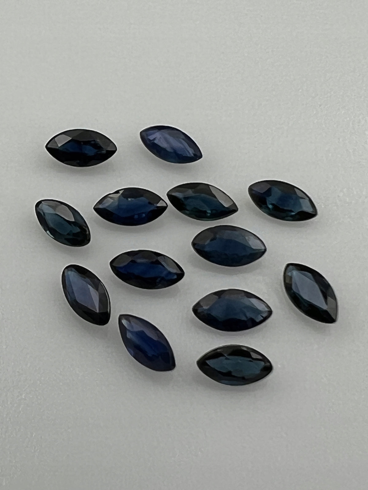 SZAFIR BLUE MARKIZA 4X2 mm