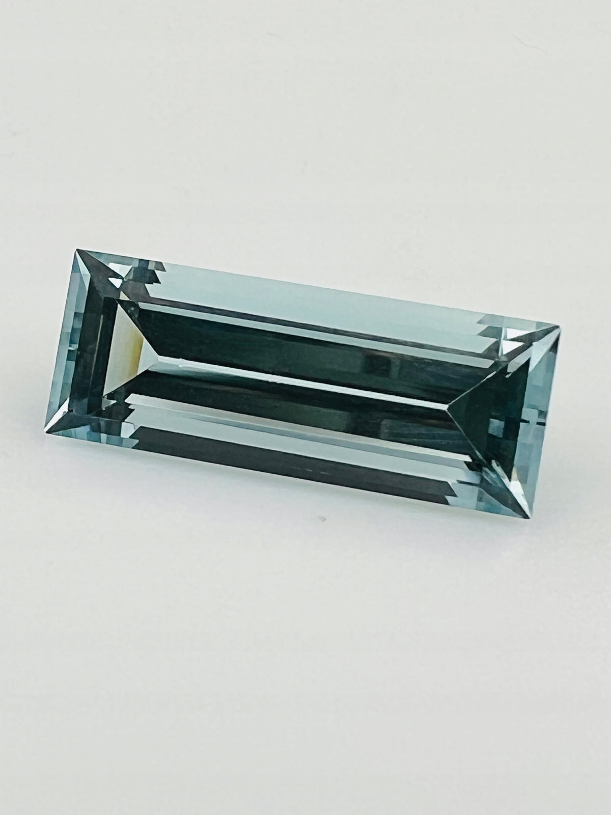 TOPAZ SKY BAGIETKA 23,7x9,3 mm