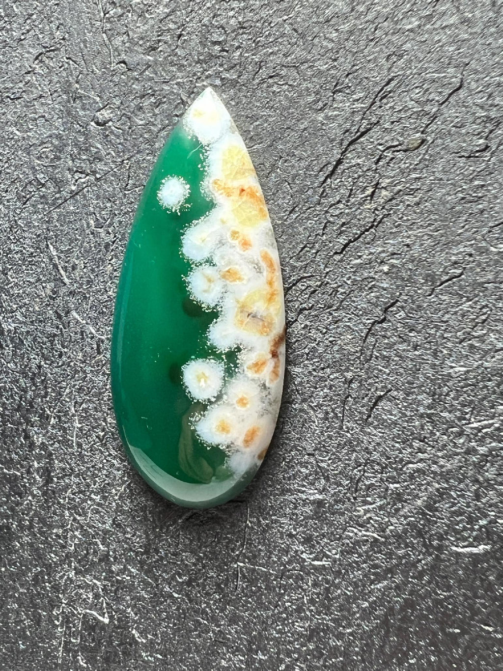 AGAT ZIELONY ŁEZKA KABOSZON 43,5x19,1X5,2 mm SZTUKA