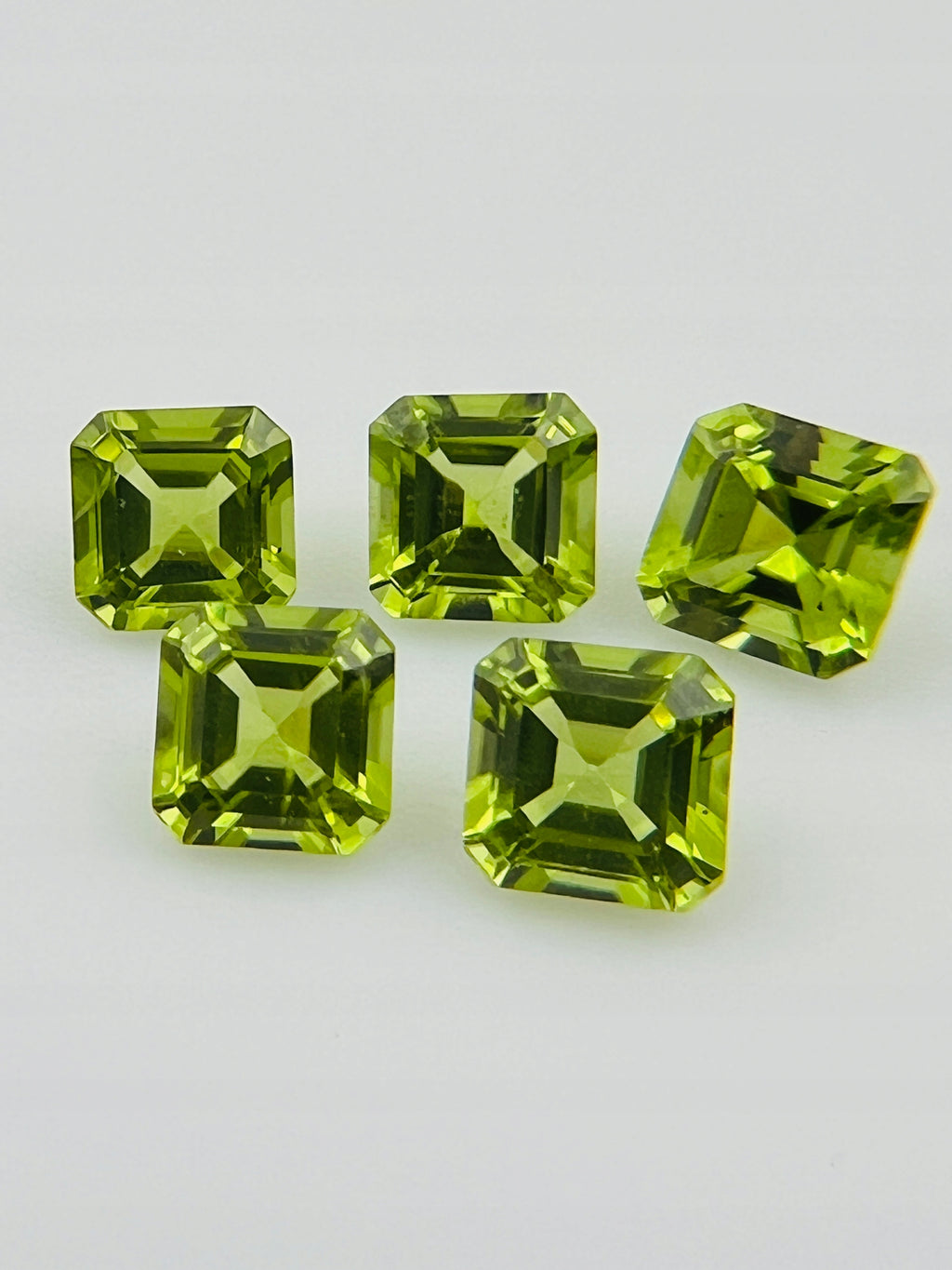 PERYDOT/OLIWIN SZLIF ASSCHER 6X6 mm