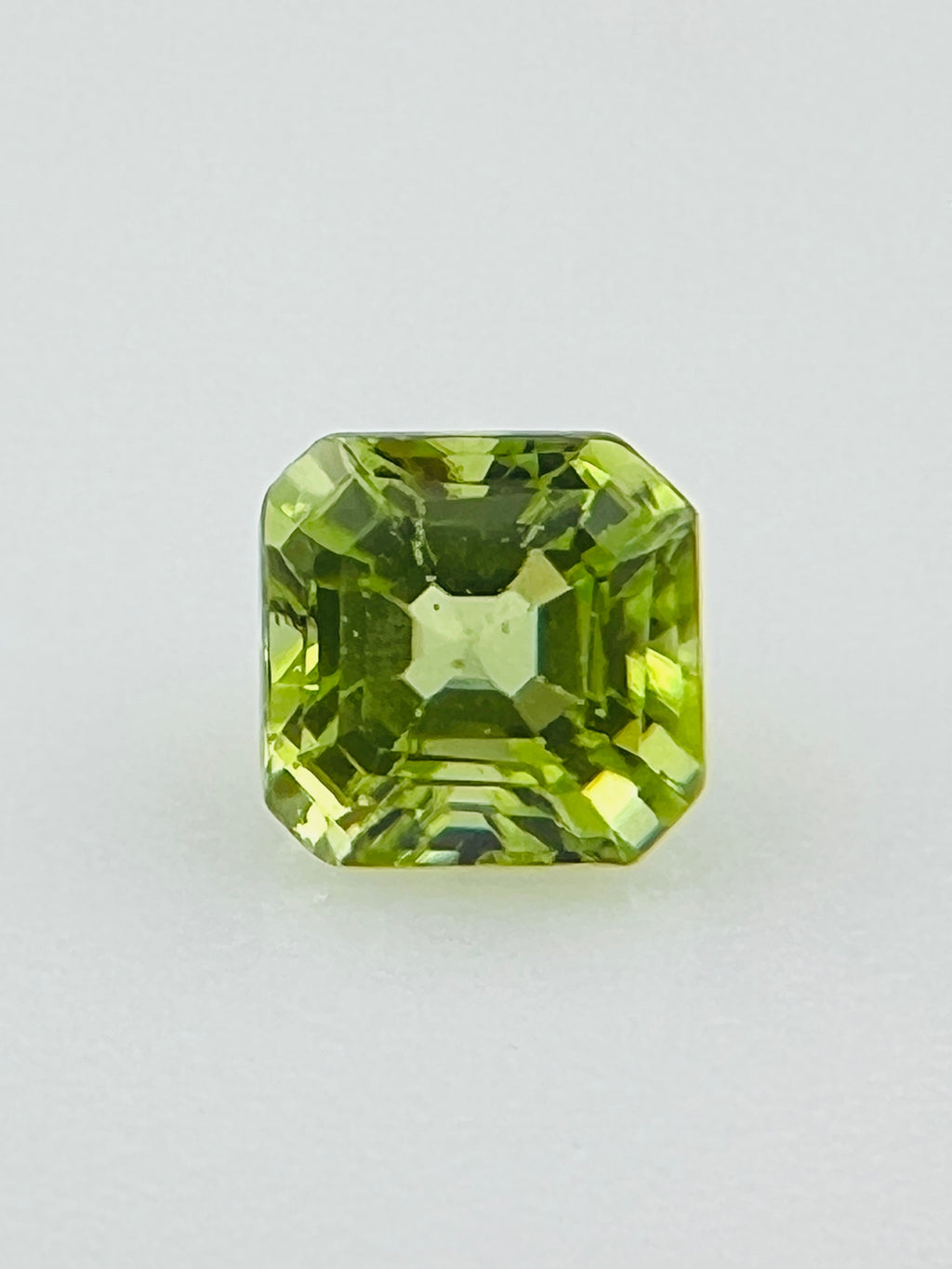 PERYDOT/OLIWIN SZLIF ASSCHER 5X5 mm