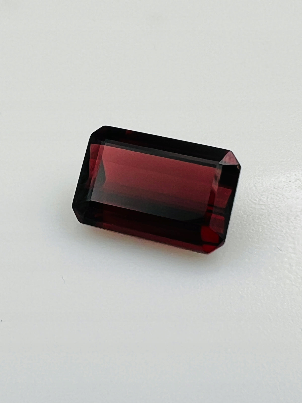 GRANAT CZERWONY OŚMIOKĄT 14,4X9,8 mm