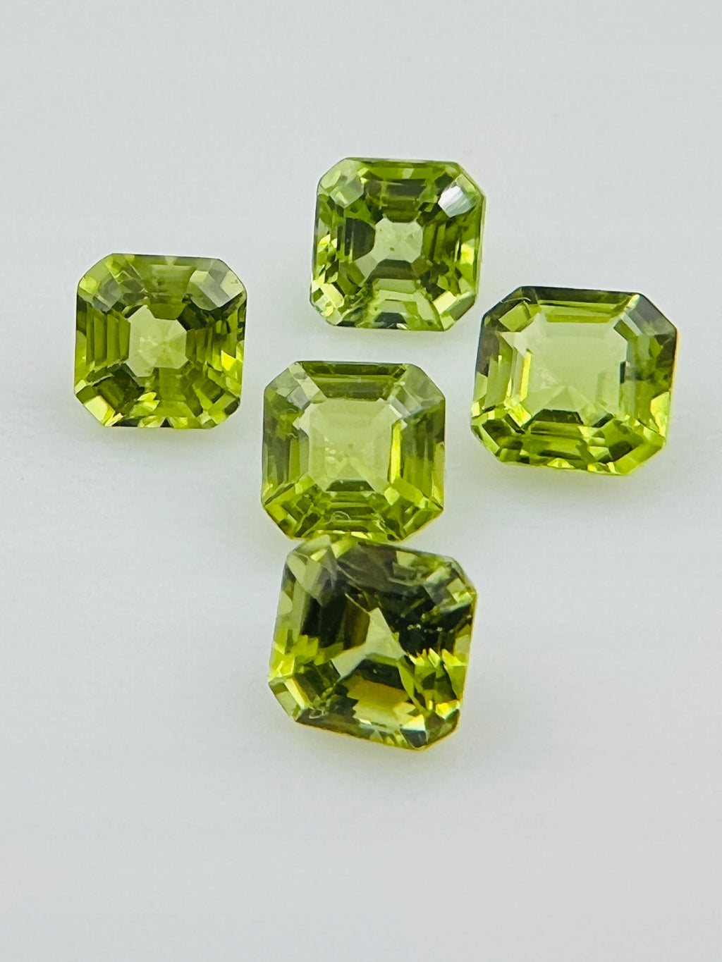 PERYDOT/OLIWIN SZLIF ASSCHER 5X5 mm