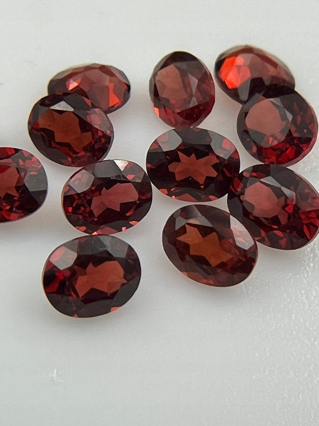 GRANAT CZERWONY OWAL 5X4 mm