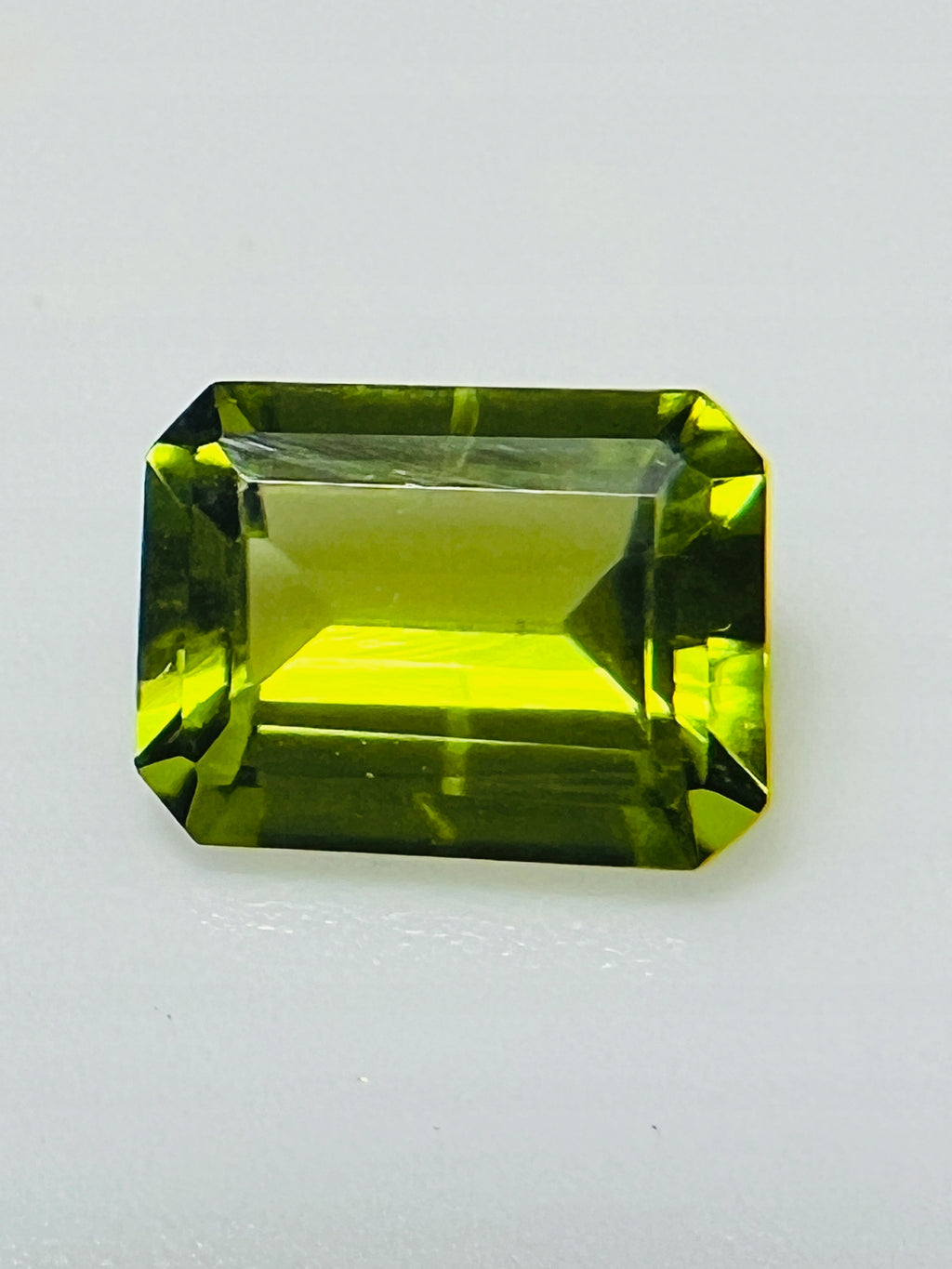 PERYDOT/OLIWIN NATURALNY OŚMIOKĄT 9x7 mm