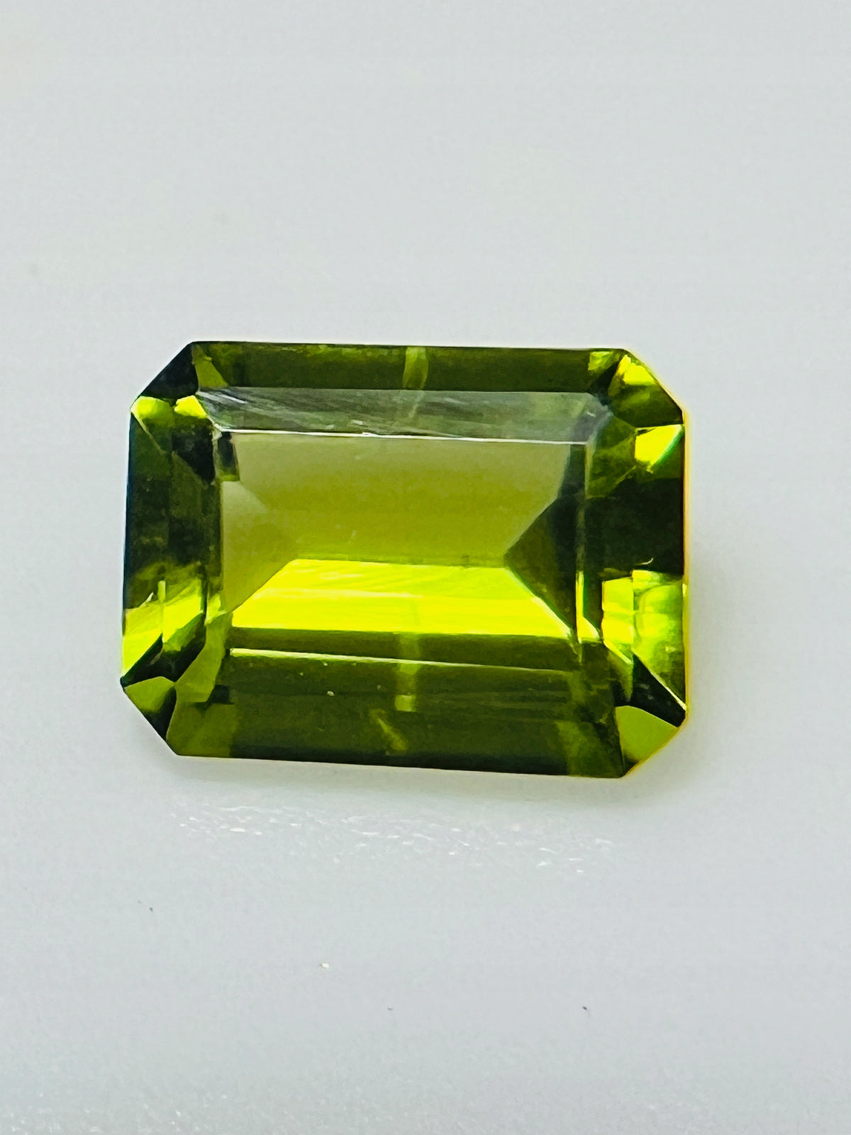 PERYDOT/OLIWIN NATURALNY OŚMIOKĄT 9x7 mm