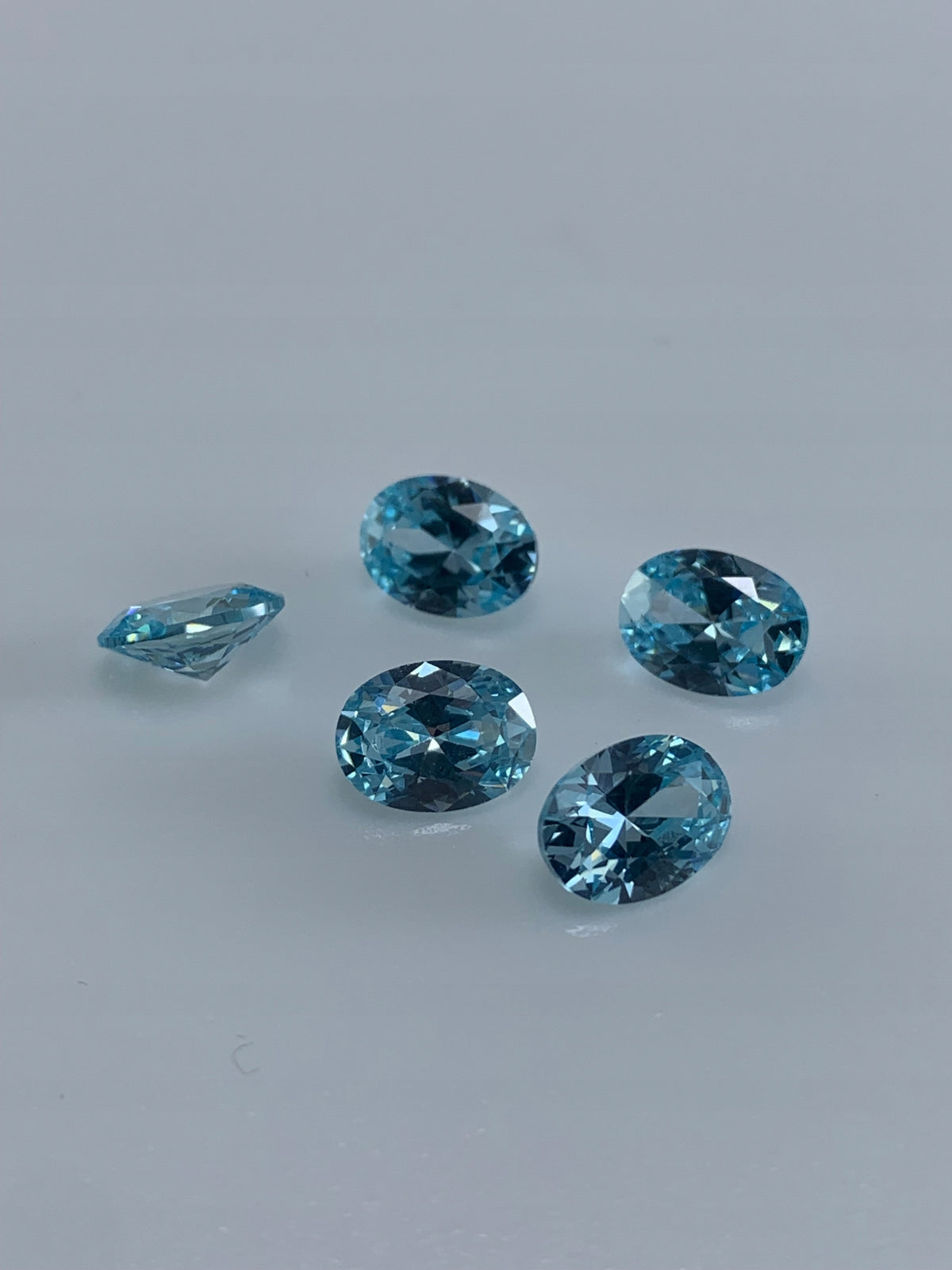 cyrkonia TOPAZ SKY OWAL 8X6 mm 1 SZTUKA