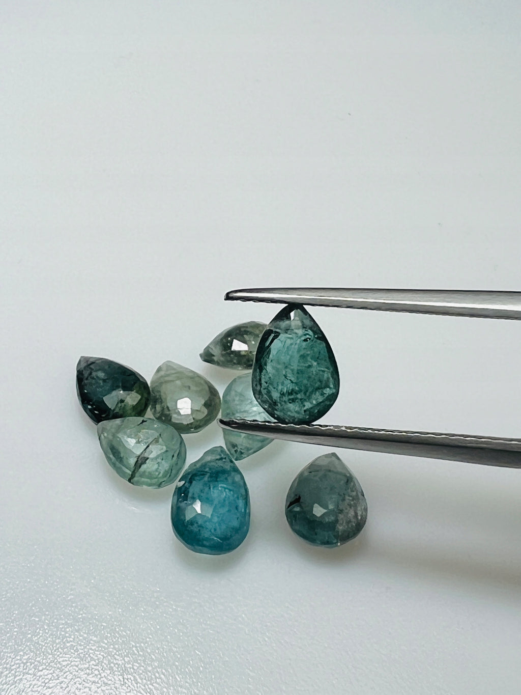 TURMALIN KROPLA PRZEWIERCONA 7,7X5,7 mm