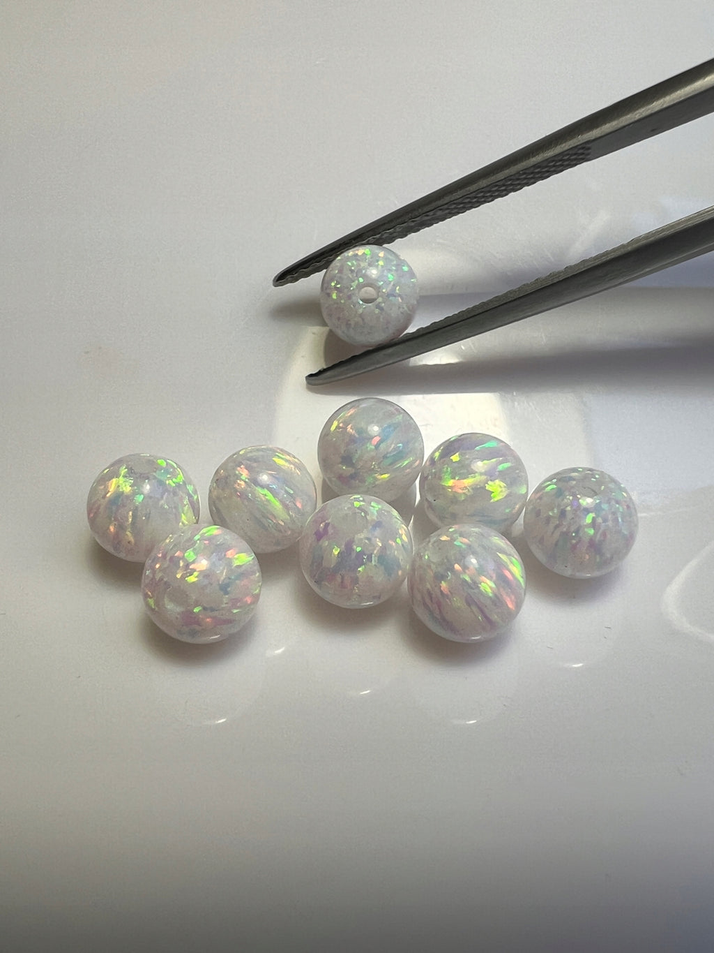 OPAL BIAŁY ARLEKIN KULA 6 mm NAWIERCONA