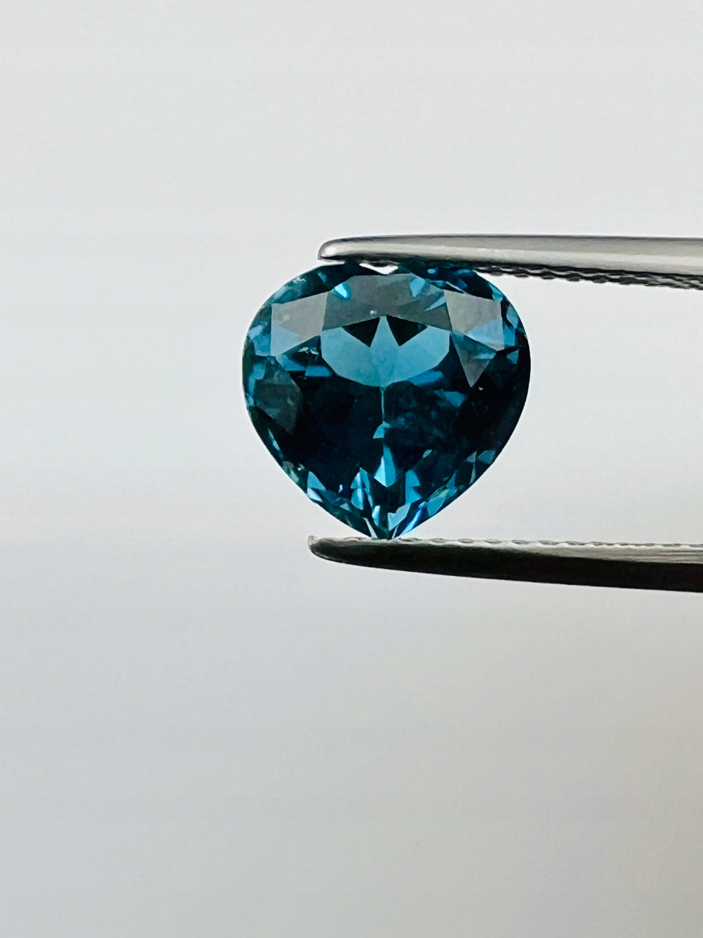 TOPAZ LONDON NATURALNY SERCE 9x9 mm