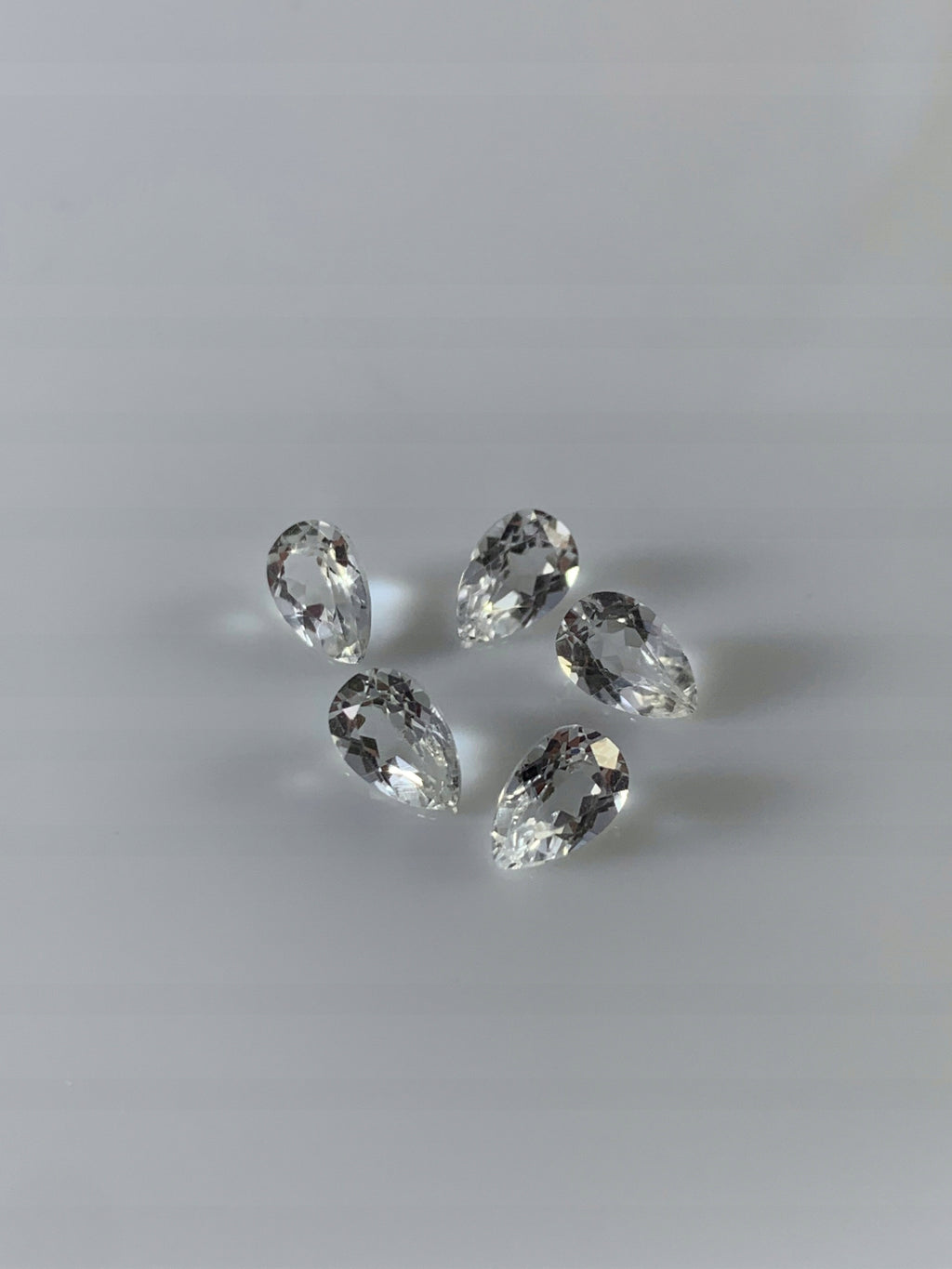 TOPAZ BIAŁY ŁEZKA 8X6 mm