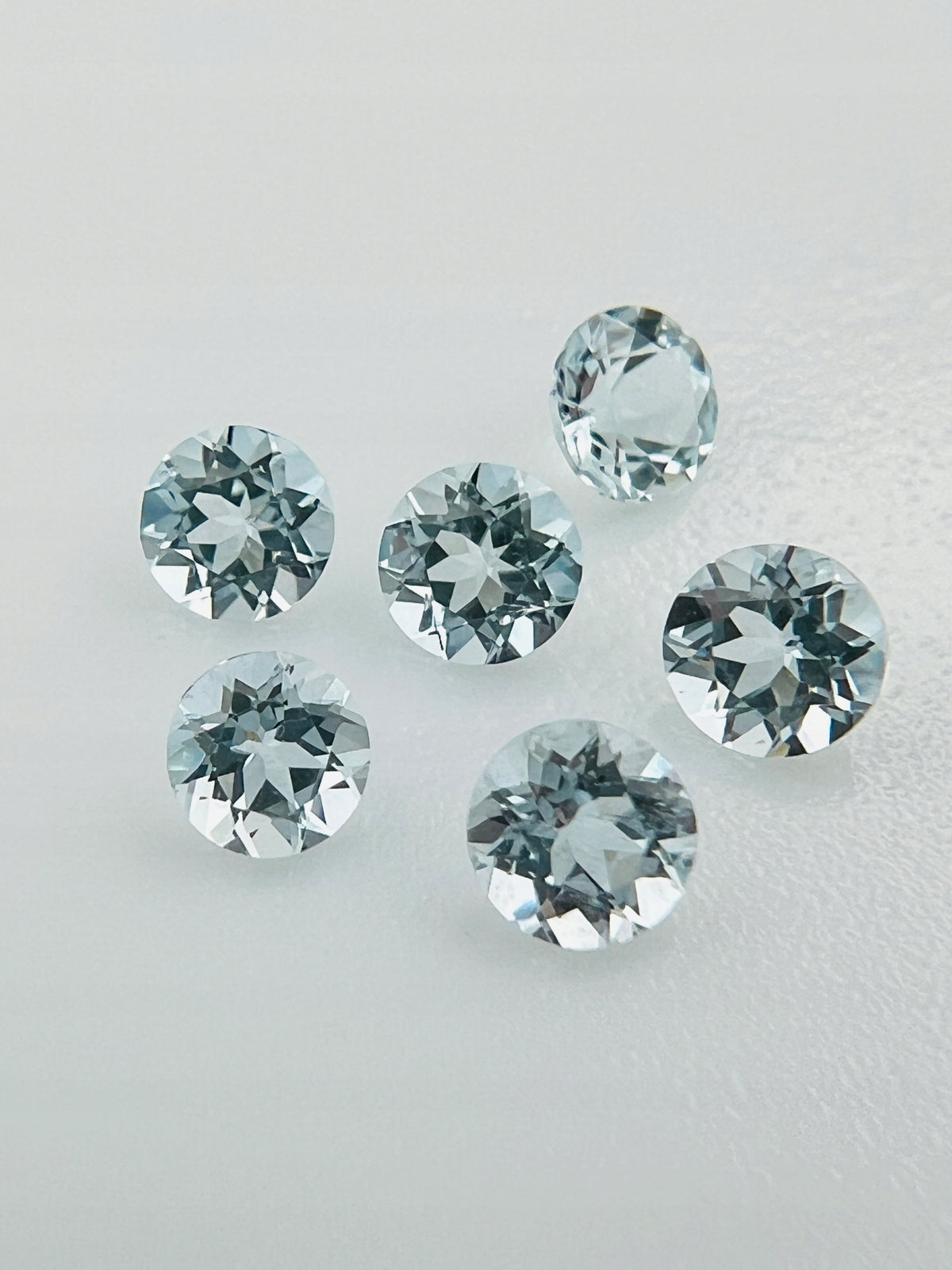 AKWAMARYN NATURALNY 4 MM SZTUKA