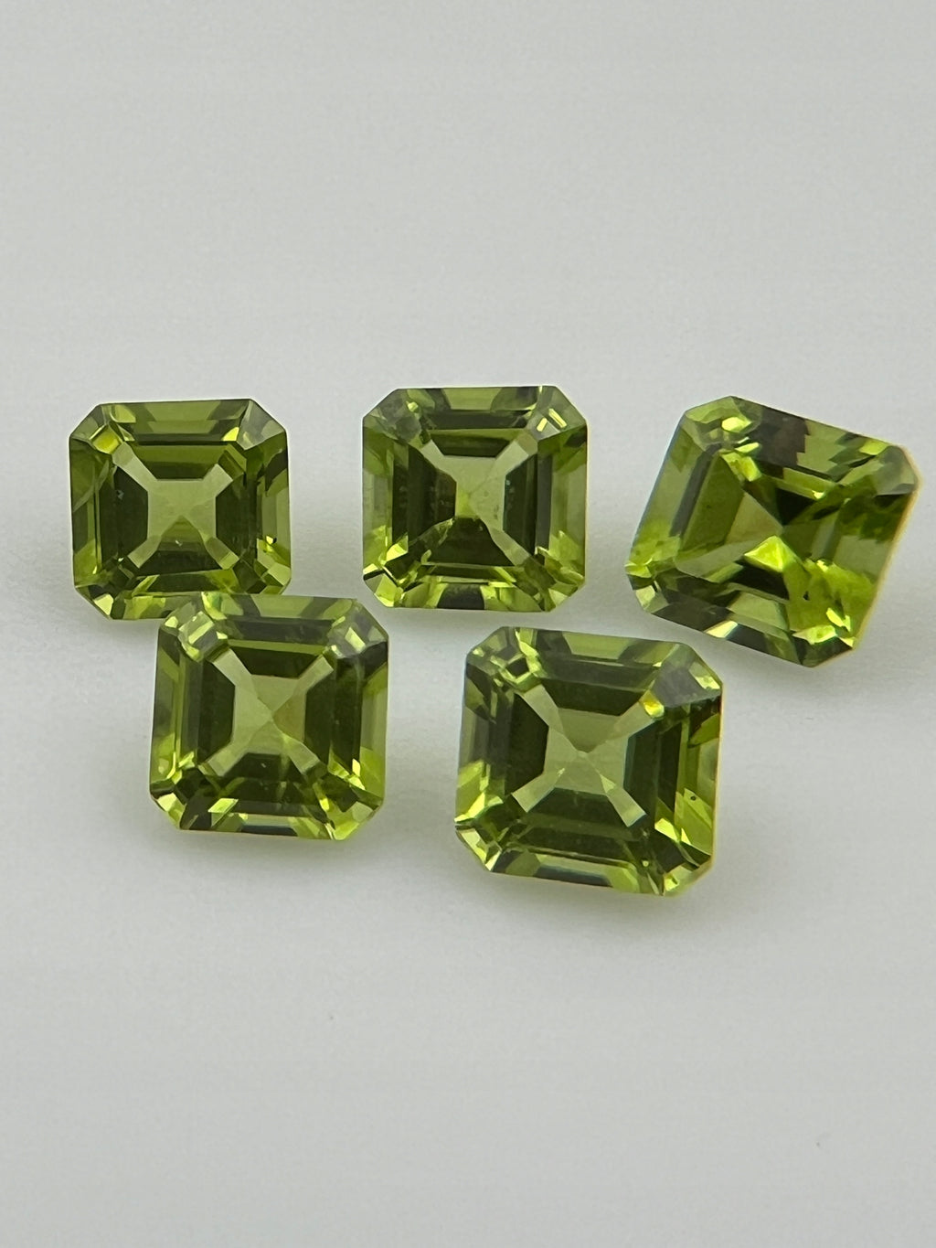 PERYDOT/OLIWIN SZLIF ASSCHER 6X6 mm
