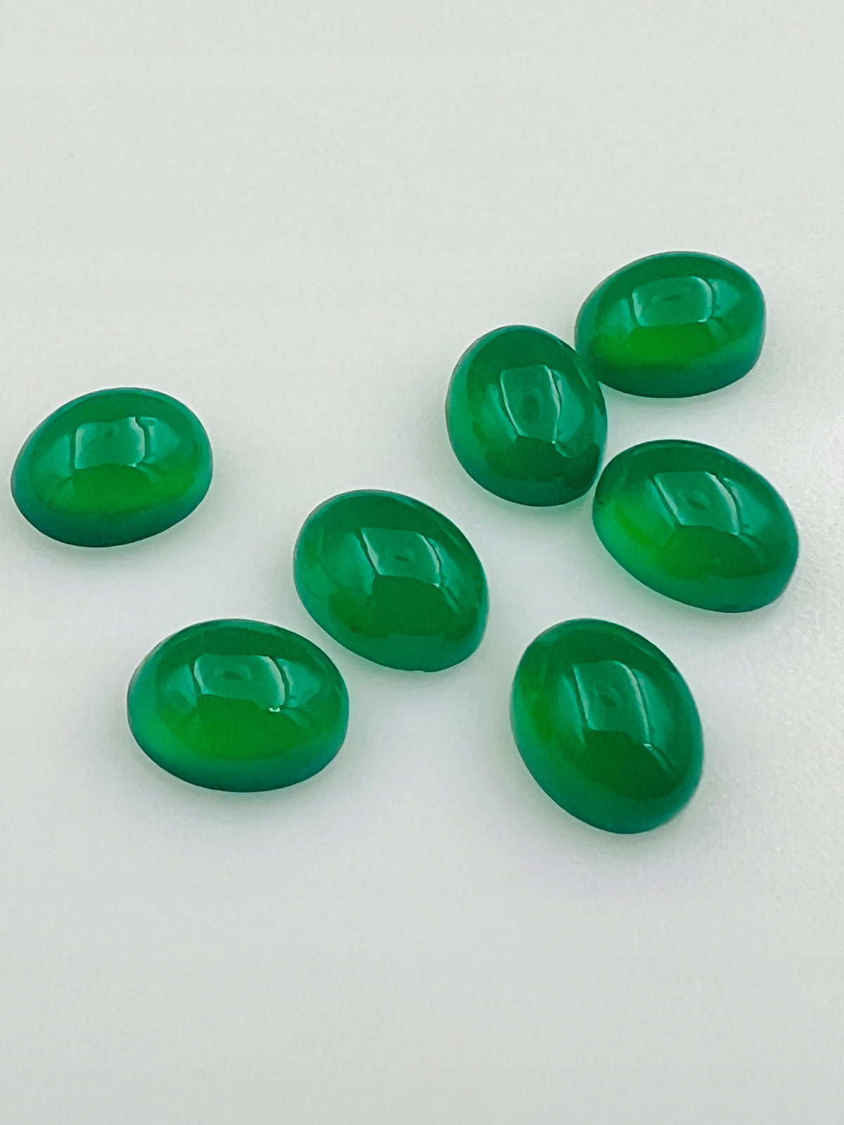AGAT ZIELONY OWAL KABOSZON 9X7 mm SZTUKA