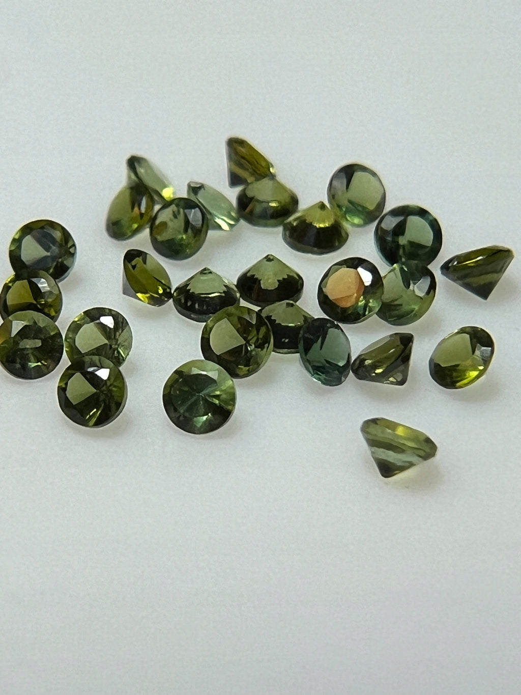TURMALIN ZIELONY NATURALNY 2 mm SZTUKA