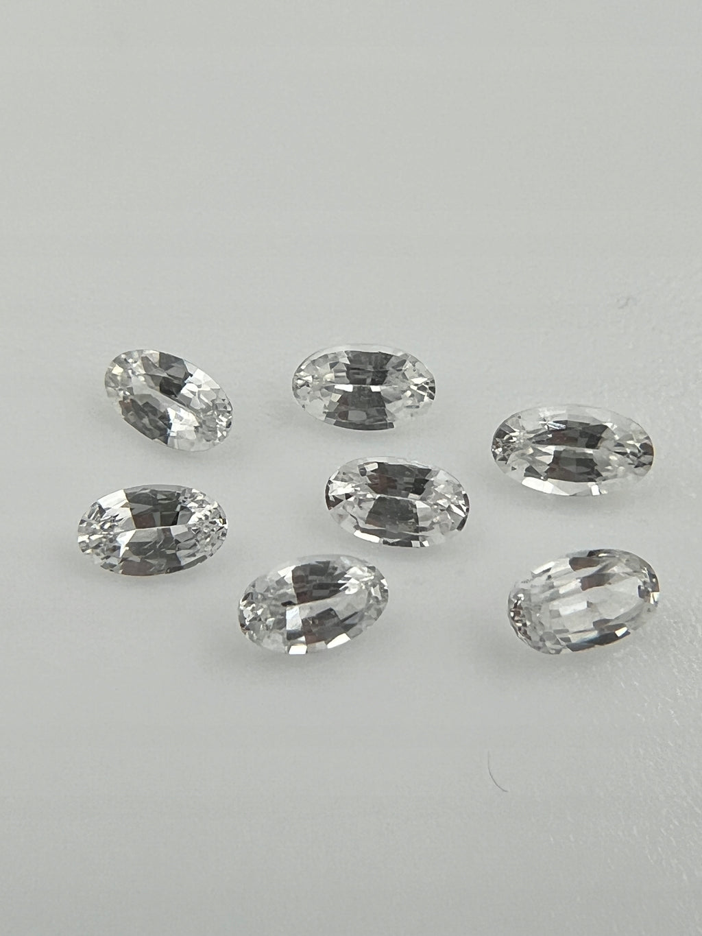 SZAFIR BIAŁY OWAL 5X3 mm