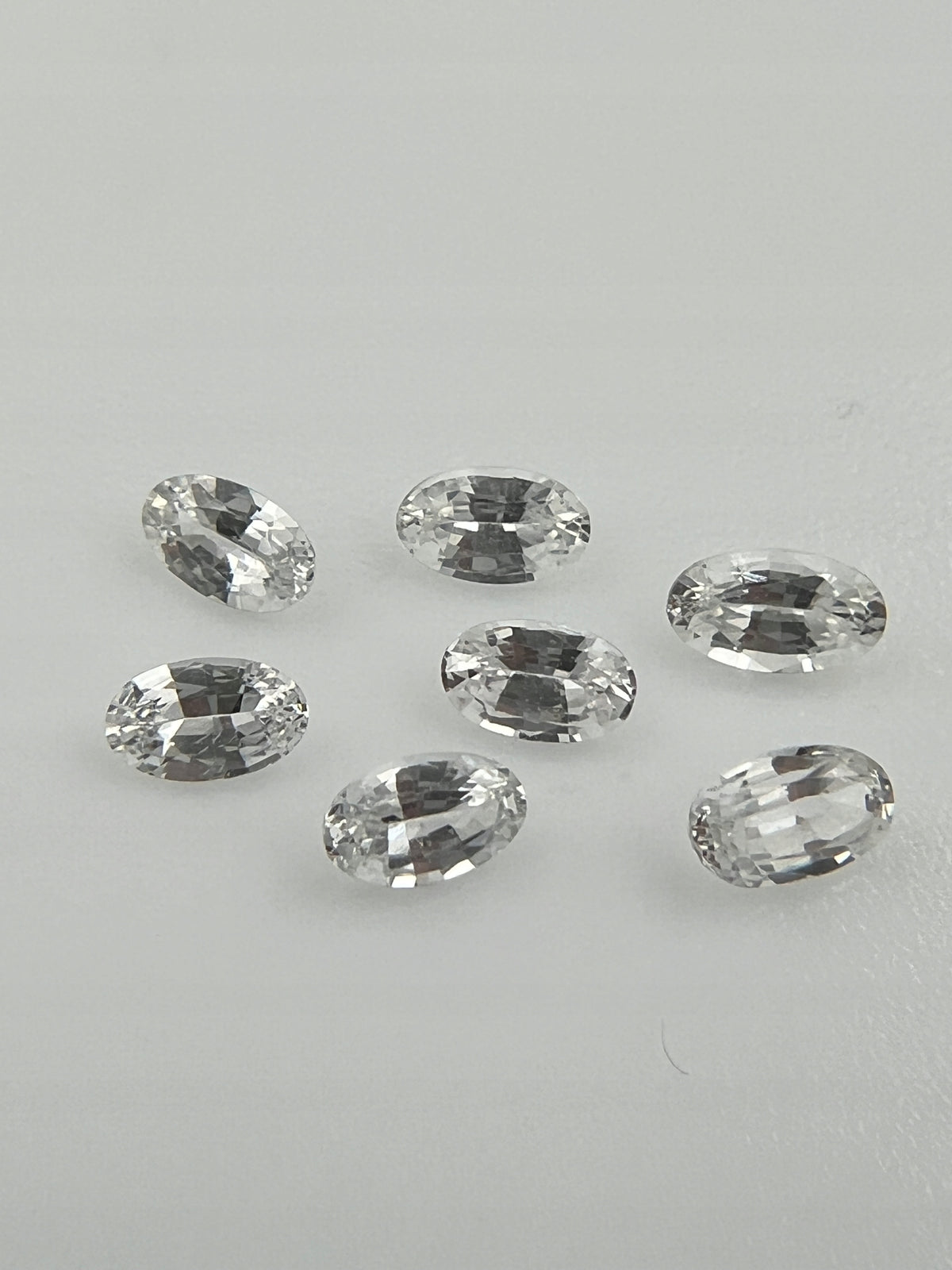 SZAFIR BIAŁY OWAL 5X3 mm
