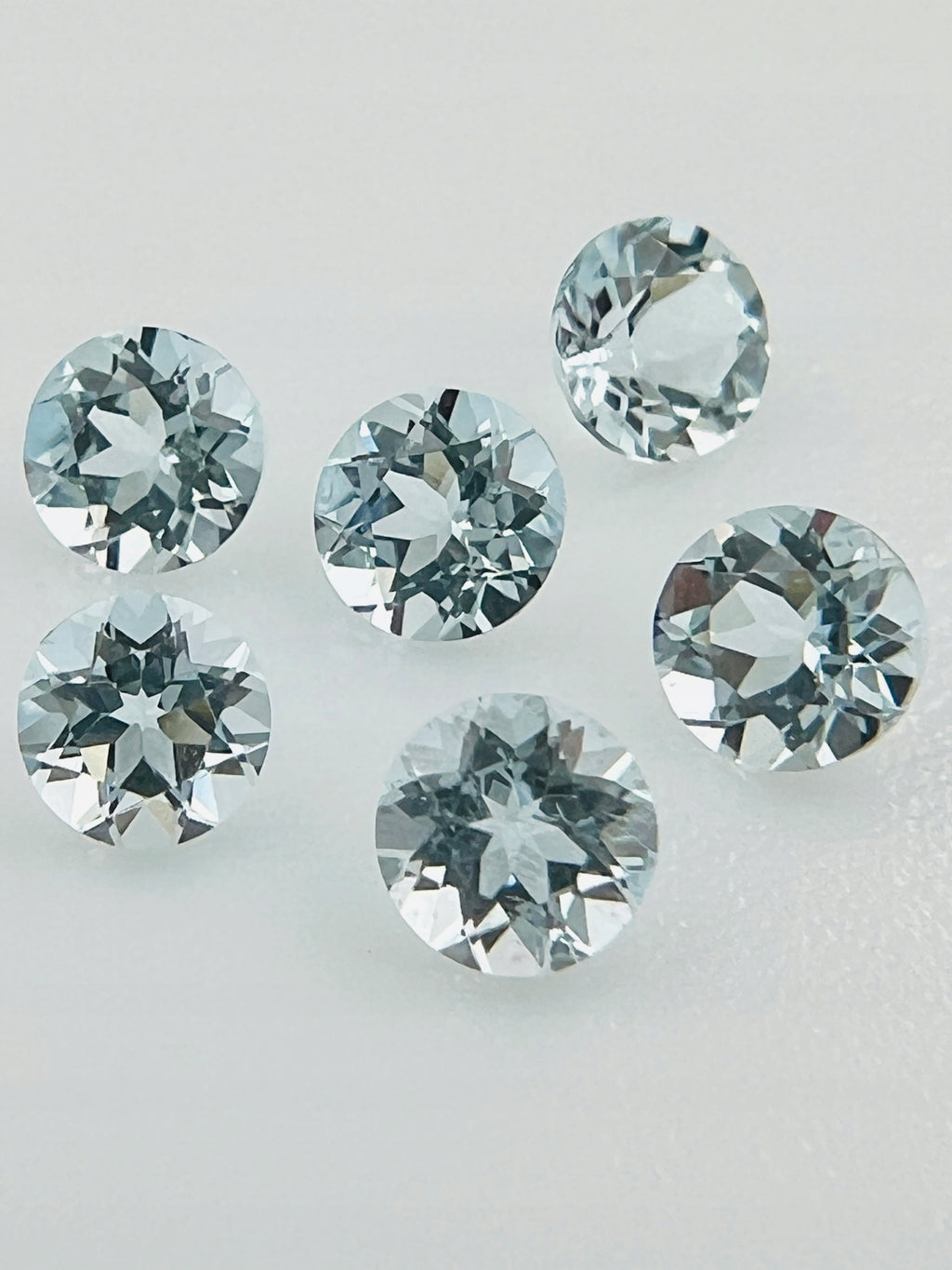AKWAMARYN NATURALNY 4 MM SZTUKA