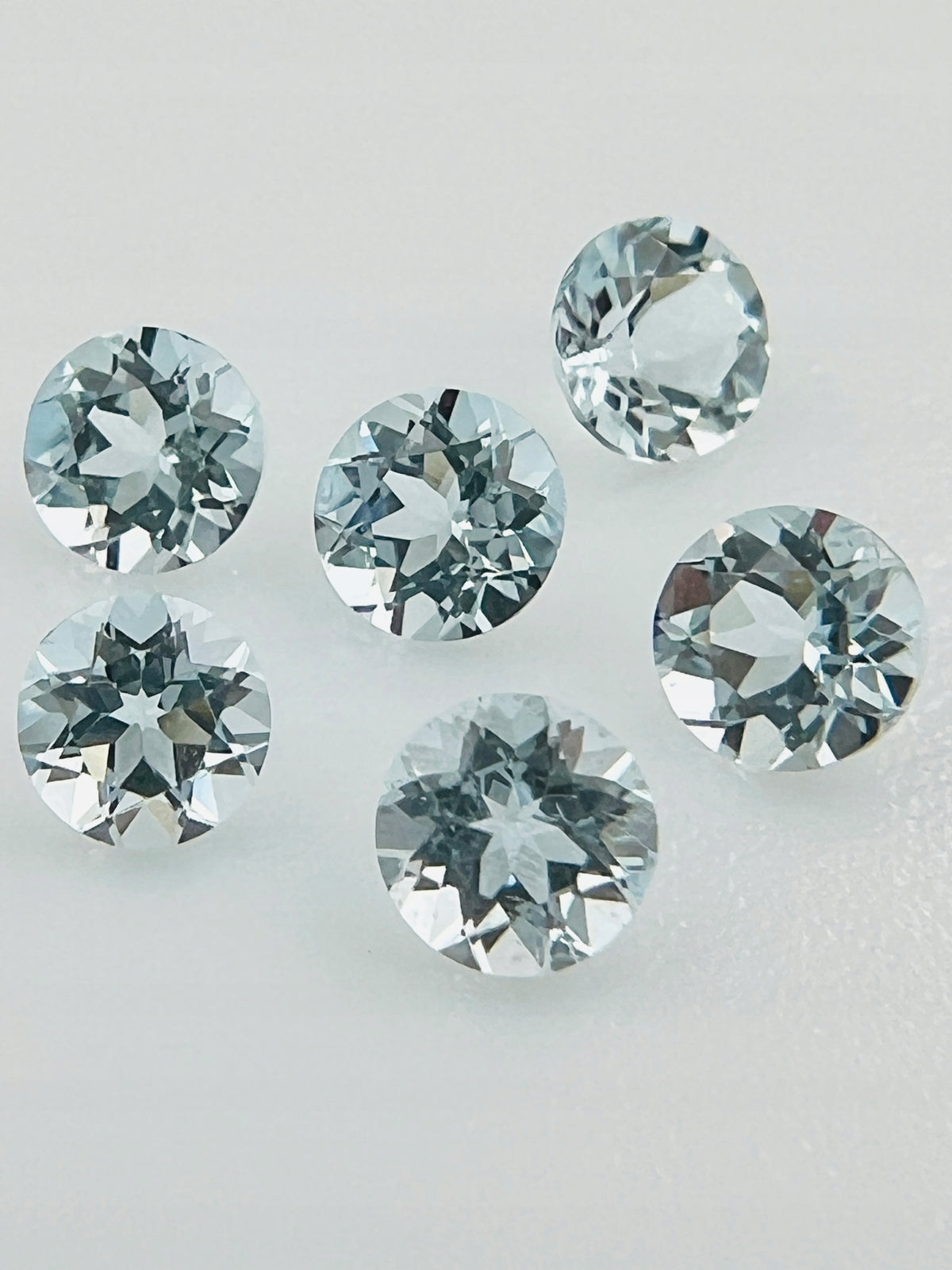 AKWAMARYN NATURALNY 4 MM SZTUKA