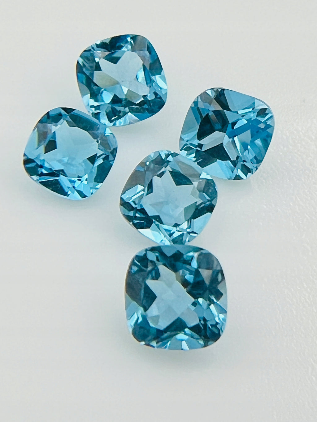 TOPAZ SWISS błękitny PODUSZKA 6X6 mm
