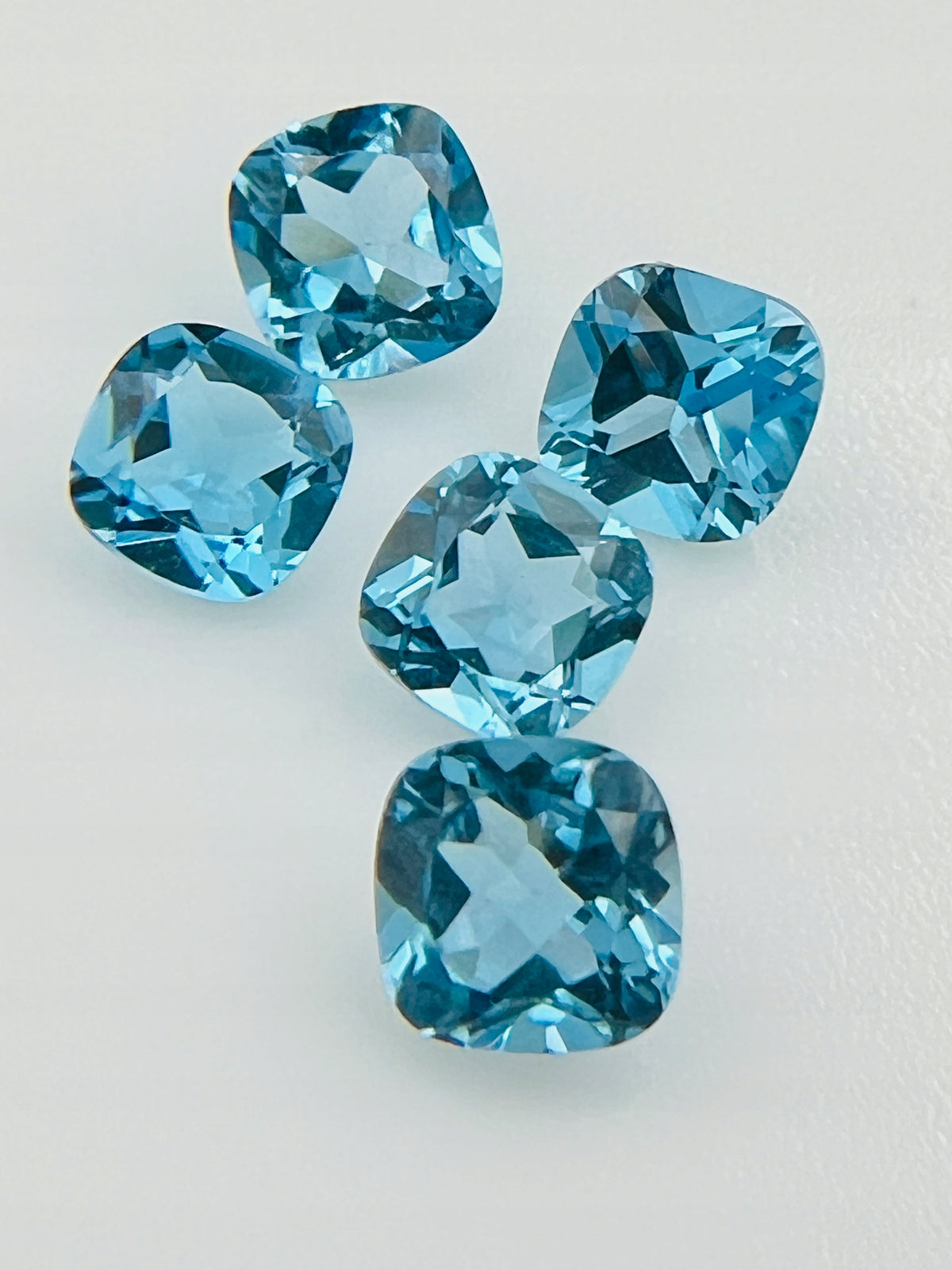 TOPAZ SWISS błękitny PODUSZKA 6X6 mm