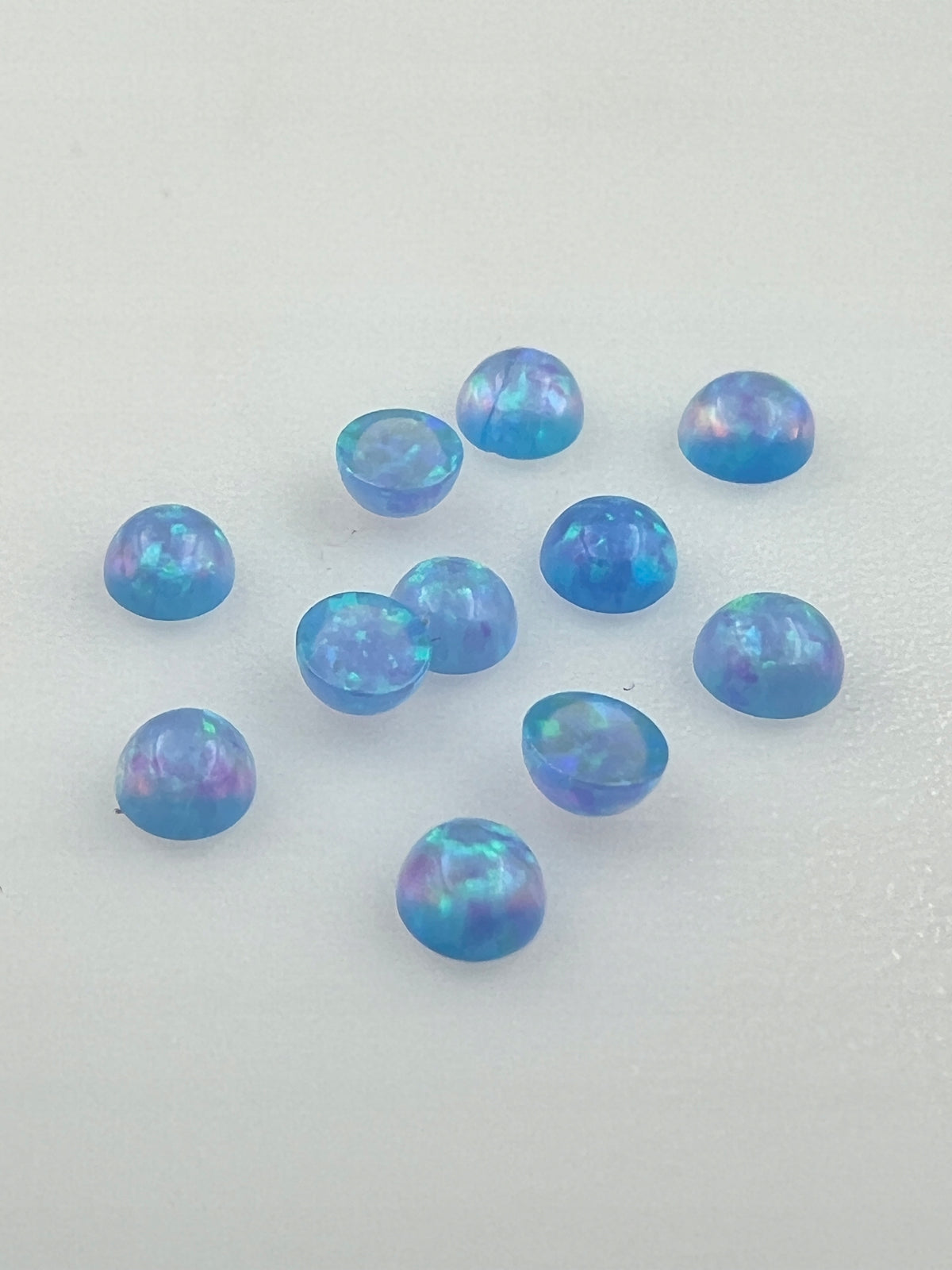 OPAL ARLEKIN KABOSZON NIEBIESKI 3 MM SZTUKA