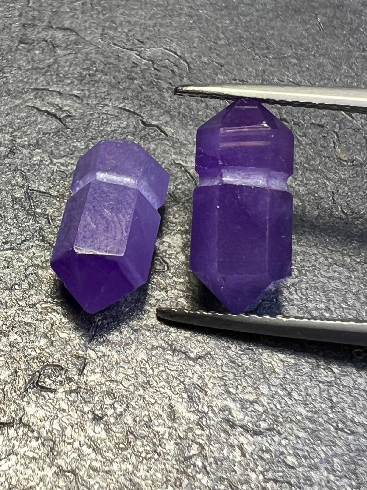 JADEIT FIOLETOWY STOŻEK 13X6 mm SZTUKA