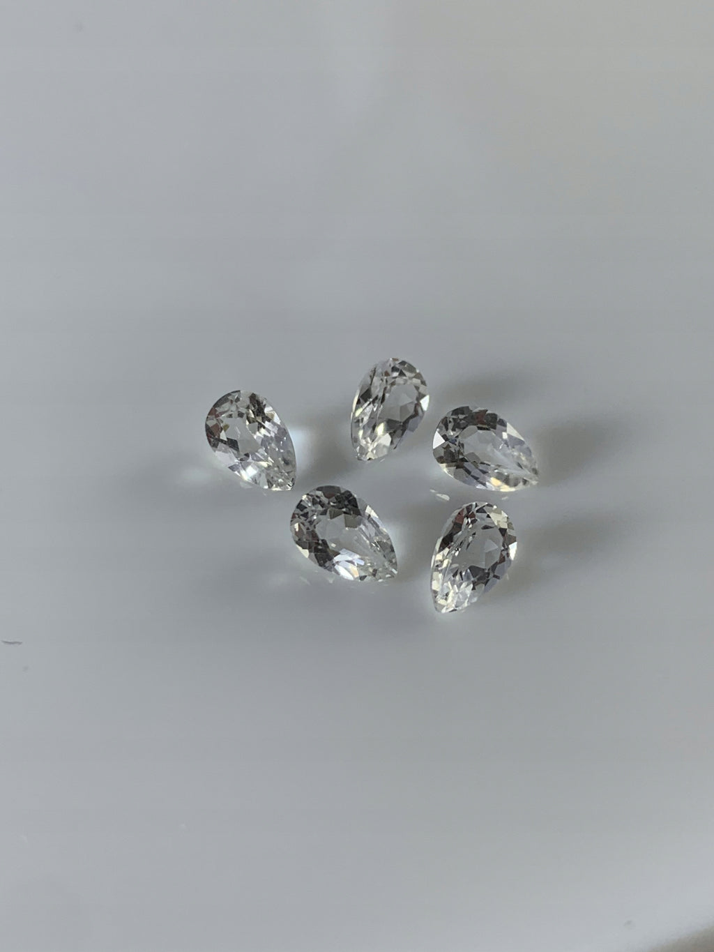 TOPAZ BIAŁY ŁEZKA 8X6 mm