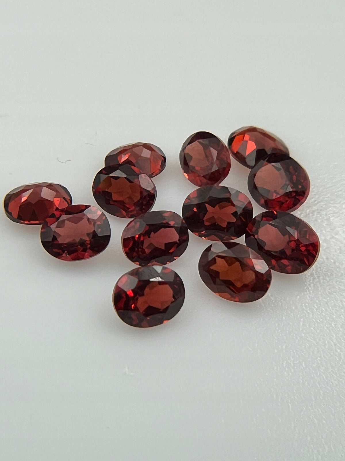 GRANAT CZERWONY OWAL 5X4 mm