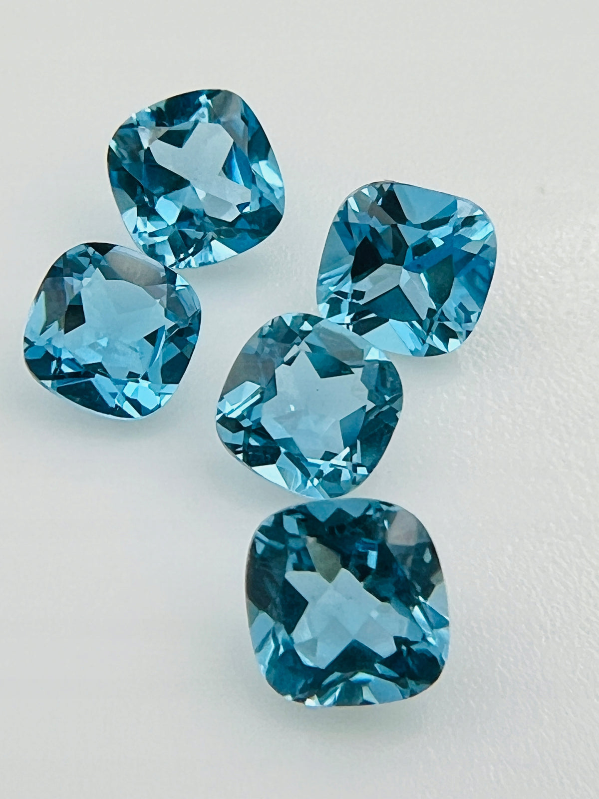 TOPAZ SWISS błękitny PODUSZKA 6X6 mm