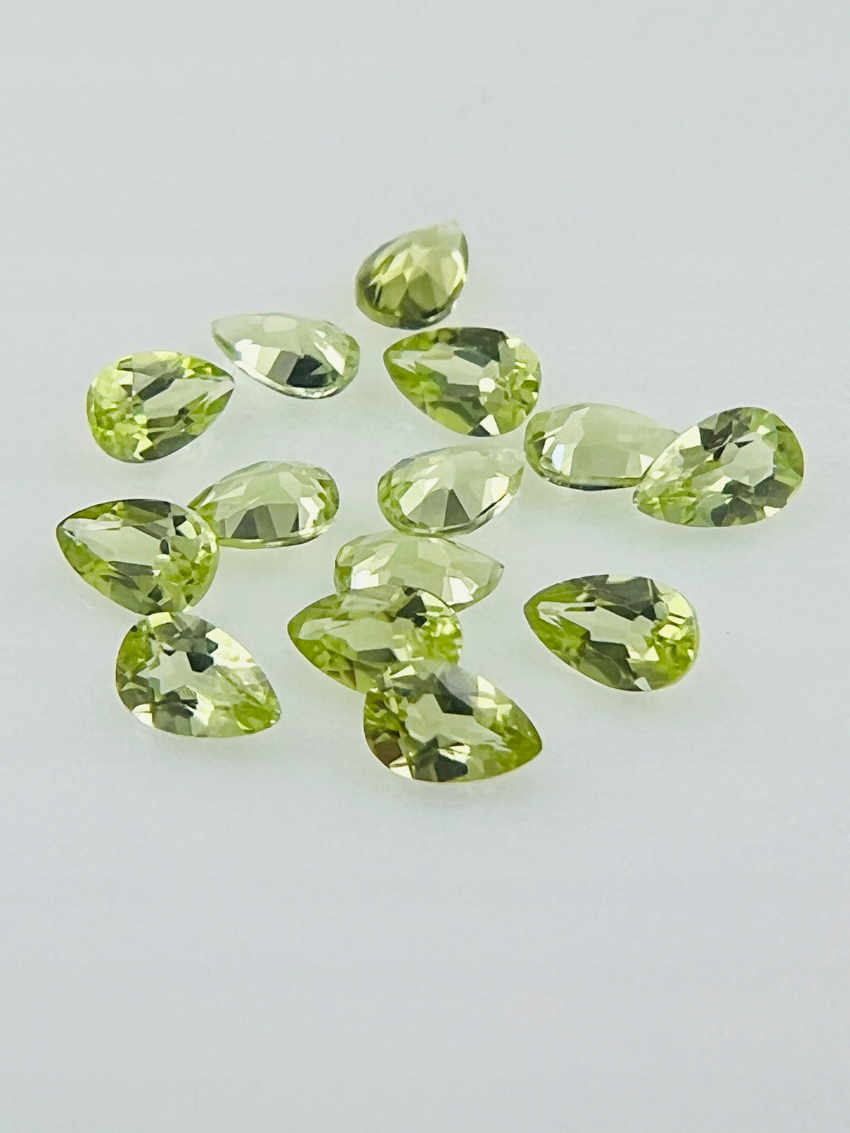 PERYDOT/OLIWIN ŁEZKA 3X2 mm