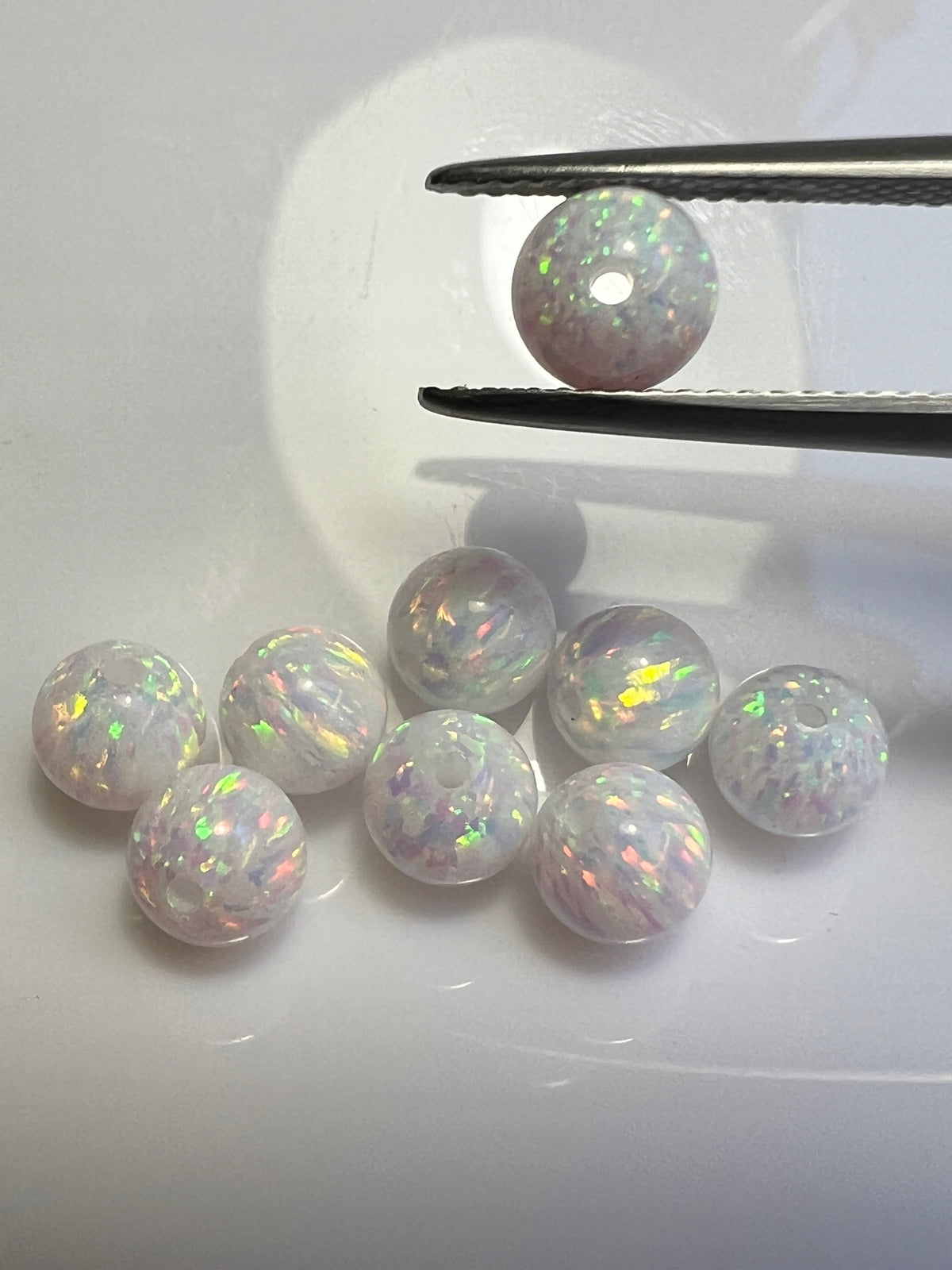 OPAL BIAŁY ARLEKIN KULA 4 mm NAWIERCONA