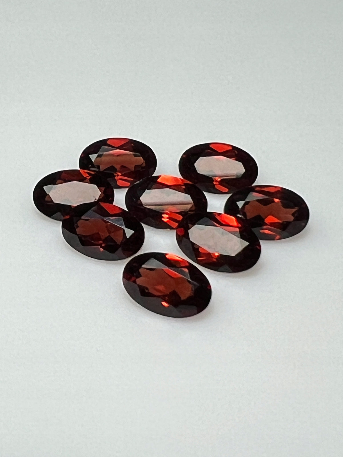 GRANAT CZERWONY OWAL 6x4 mm