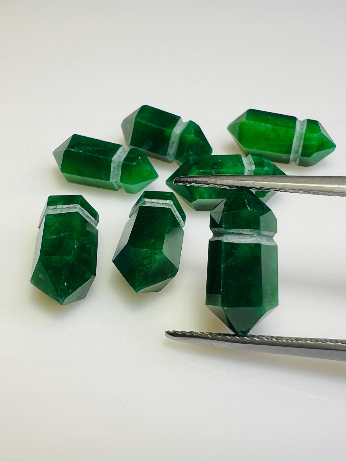 JADEIT ZIELONY STOŻEK 13X6 mm SZTUKA