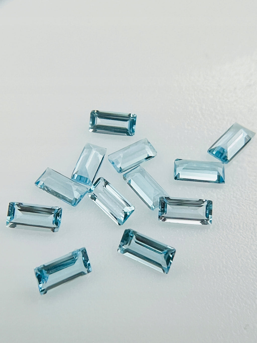 TOPAZ SWISS BLUE bagietka 4x2 mm