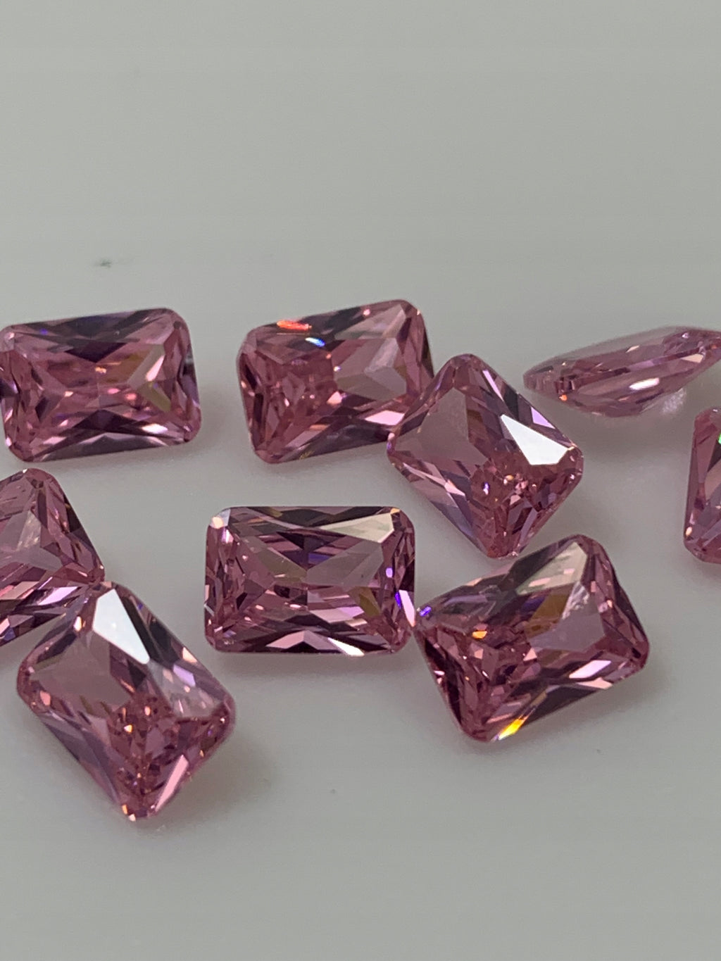 CYRKONIA różowa OŚMIOKĄT 6x4 mm 1 sztuka