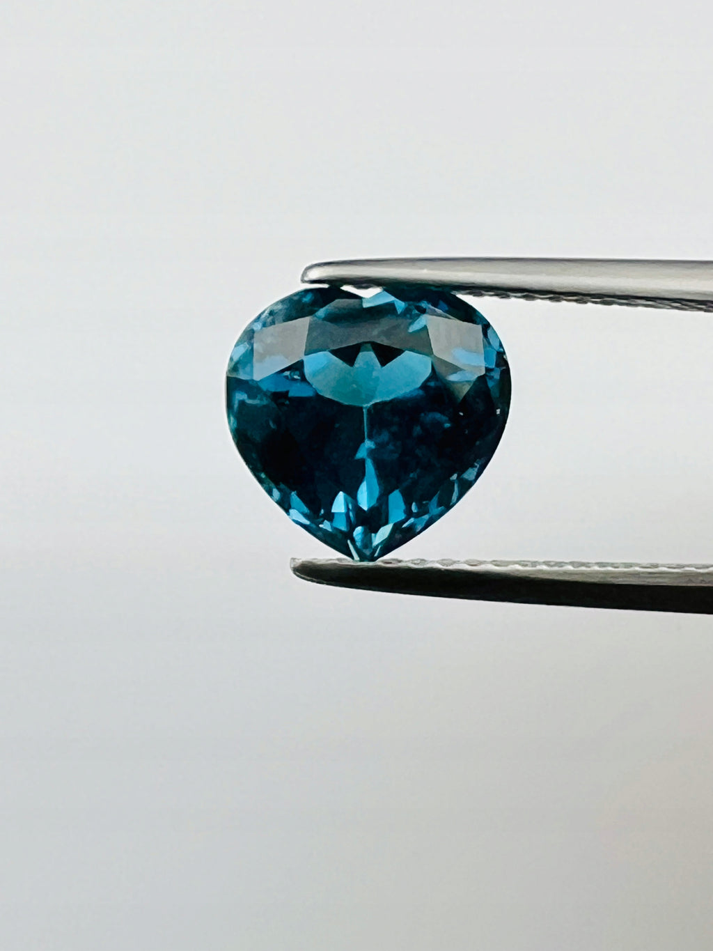 TOPAZ LONDON NATURALNY SERCE 9x9 mm