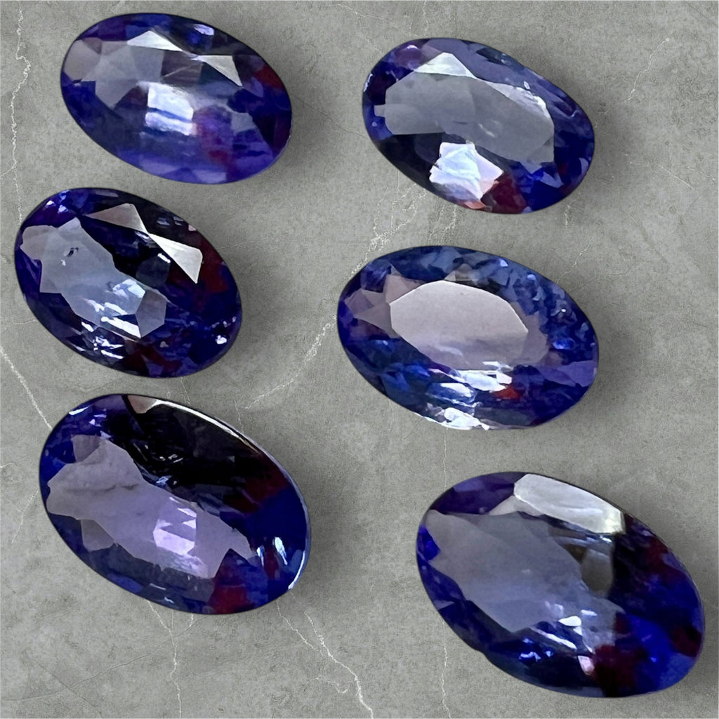 TANZANIT NATURALNY OWAL 6x4 mm SZTUKA