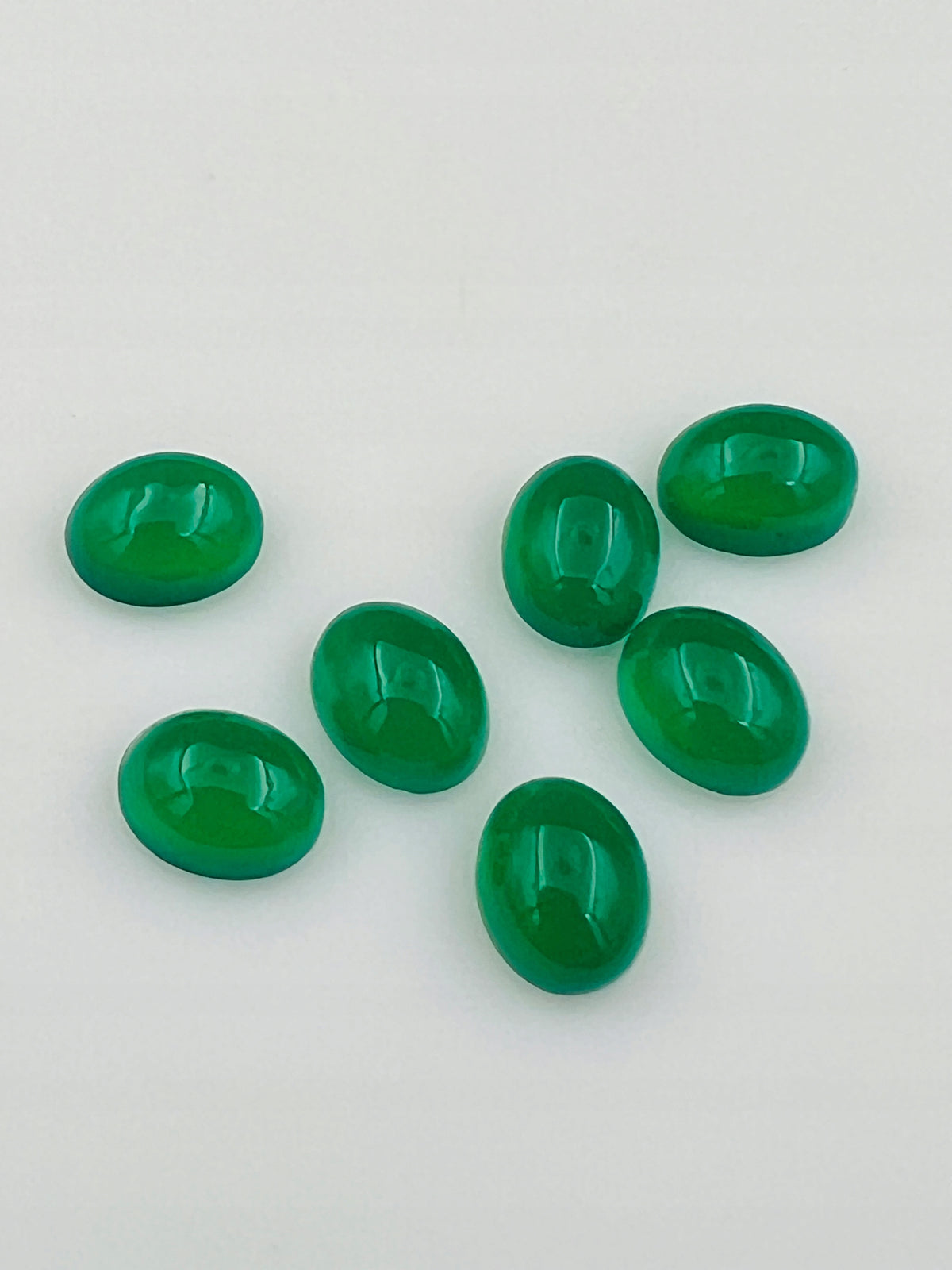 AGAT ZIELONY OWAL KABOSZON 9X7 mm SZTUKA